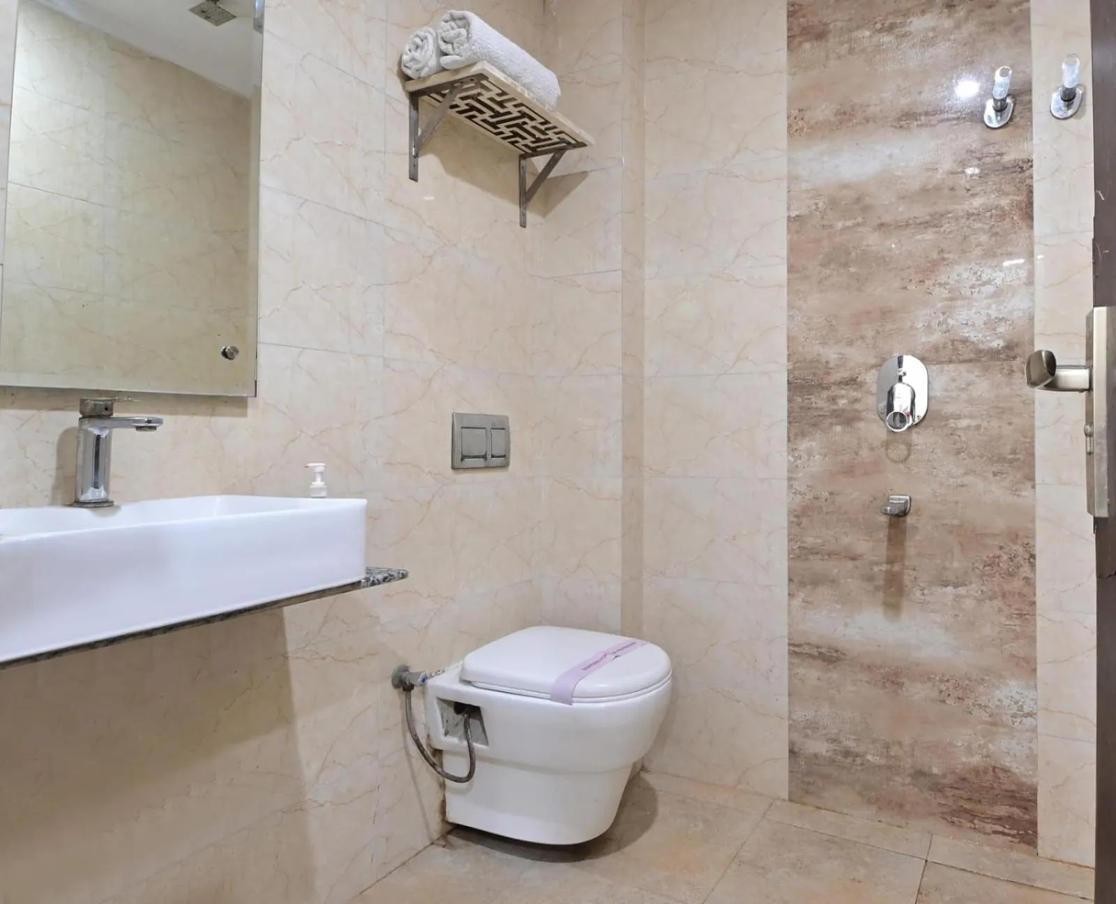 Bathroom in Hotel Emporio Near New Delhi Railway Station - Paharganj