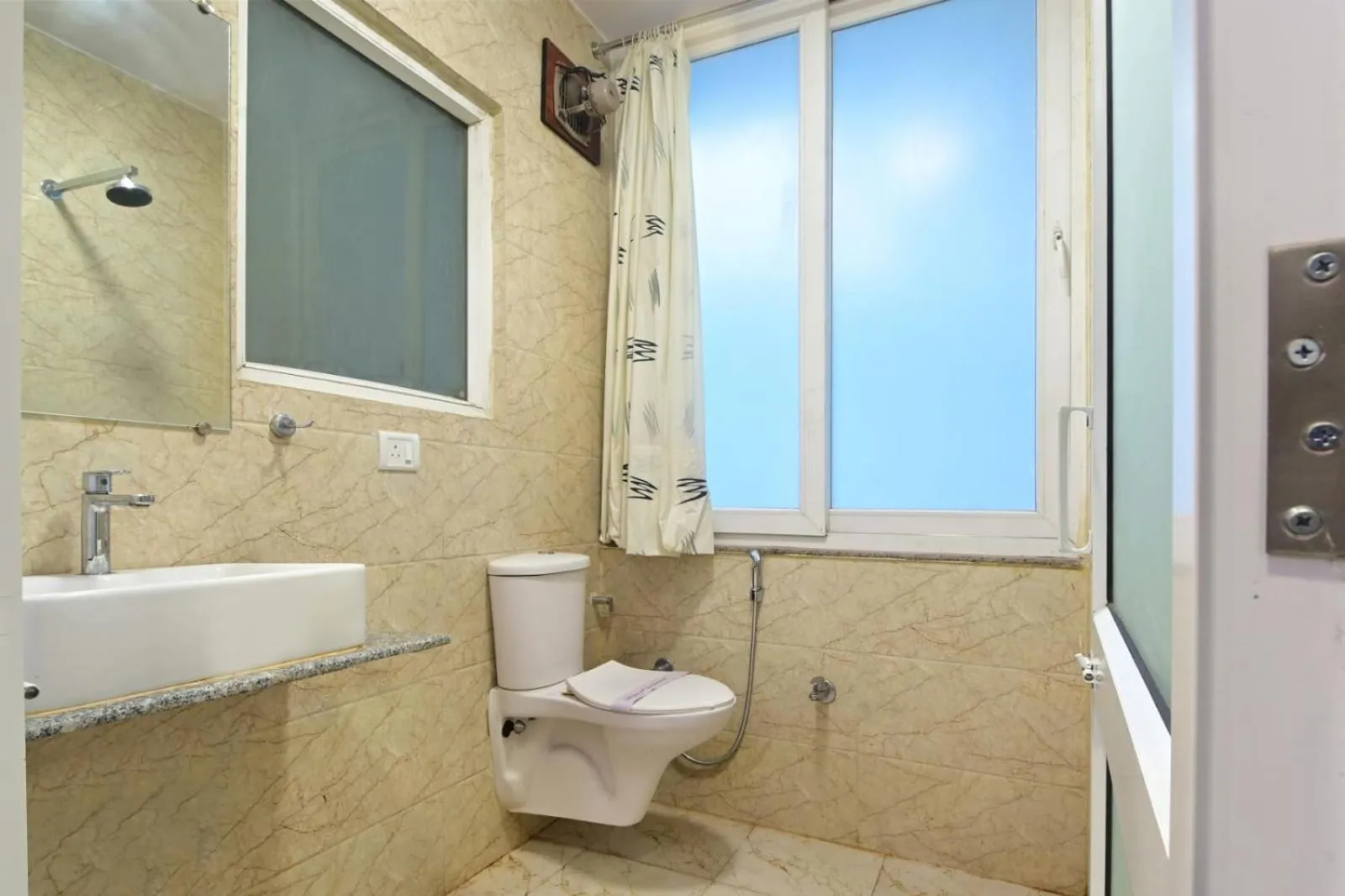 Bathroom in Hotel Emporio Near New Delhi Railway Station - Paharganj