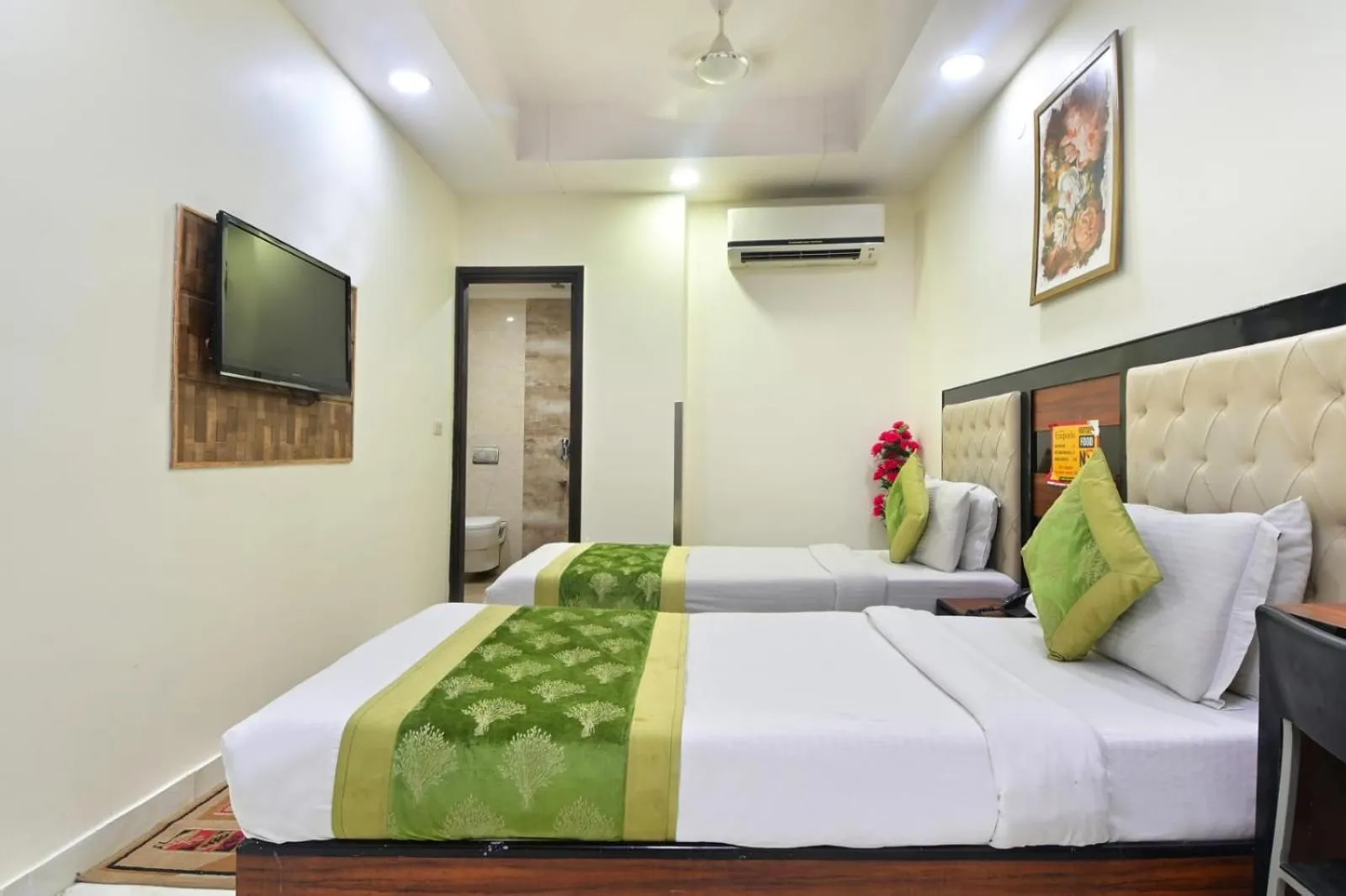 Bedroom, Bed in Hotel Emporio Near New Delhi Railway Station - Paharganj