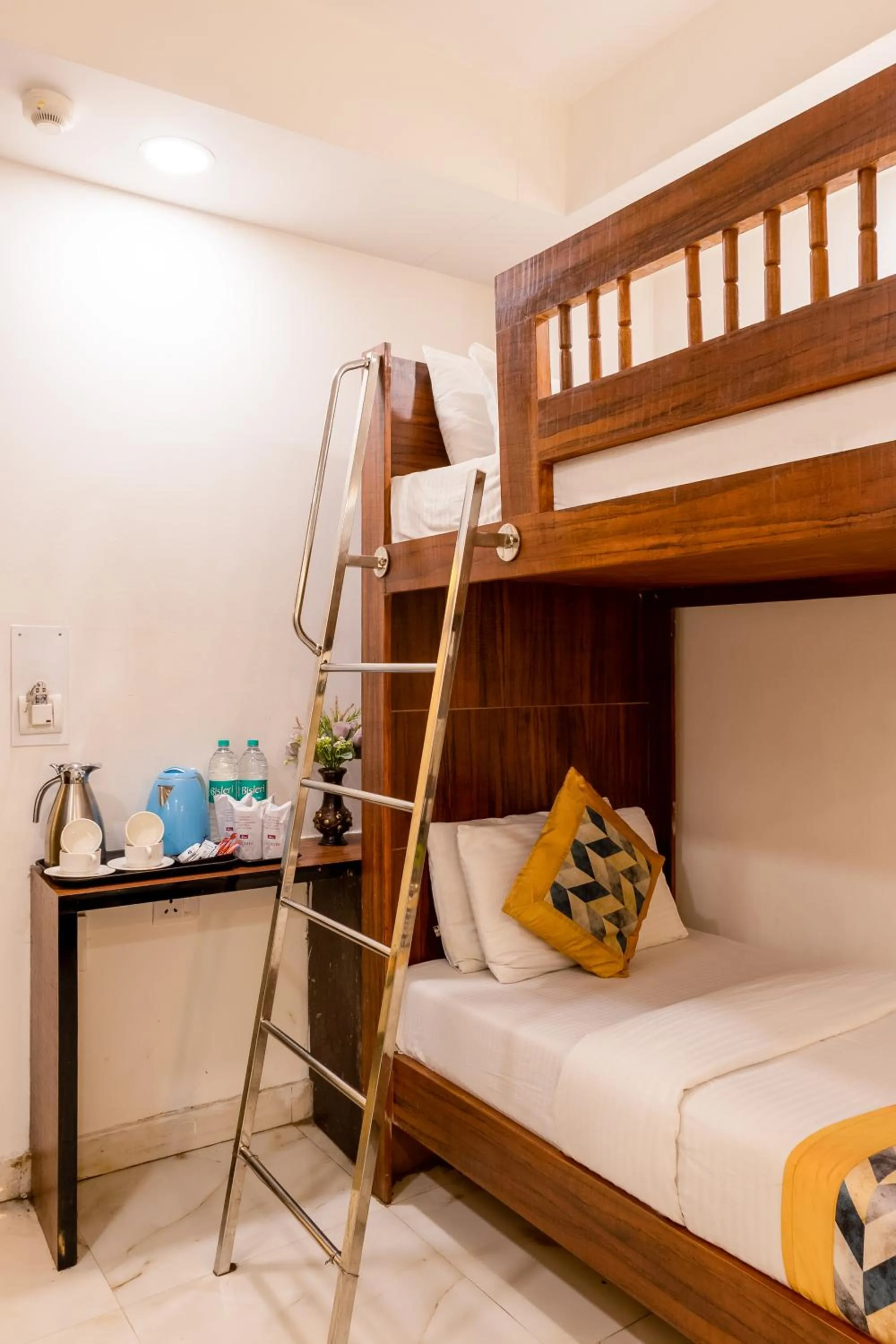 Bed in Hotel Emporio Near New Delhi Railway Station - Paharganj