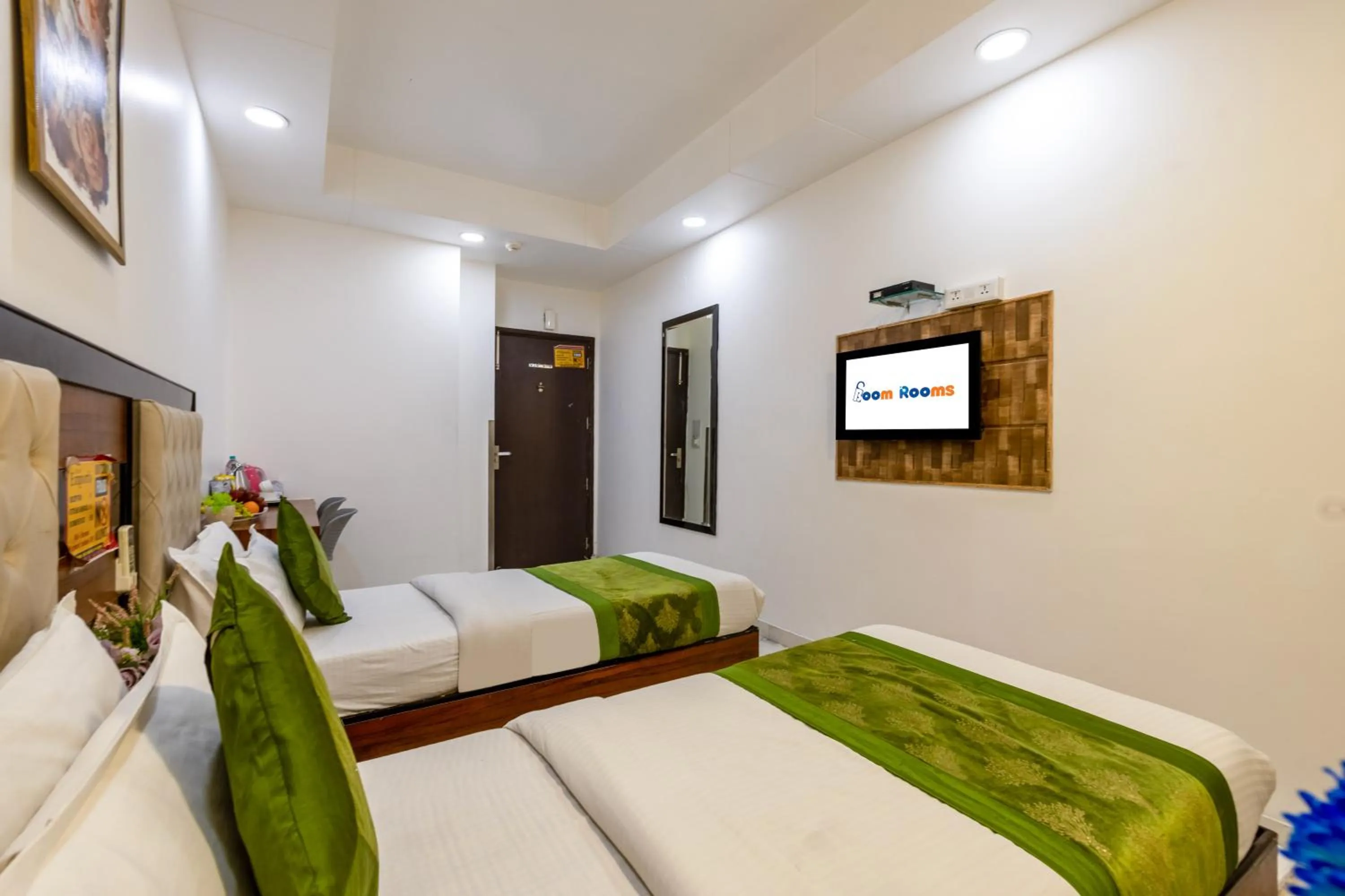 TV and multimedia, Bed in Hotel Emporio Near New Delhi Railway Station - Paharganj