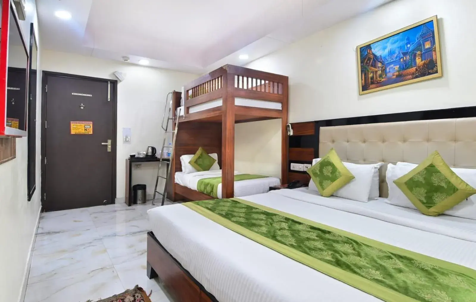 TV and multimedia, Bed in Hotel Emporio Near New Delhi Railway Station - Paharganj TV and multimedia, Bed in Hotel Emporio Near New Delhi Railway Station - Paharganj