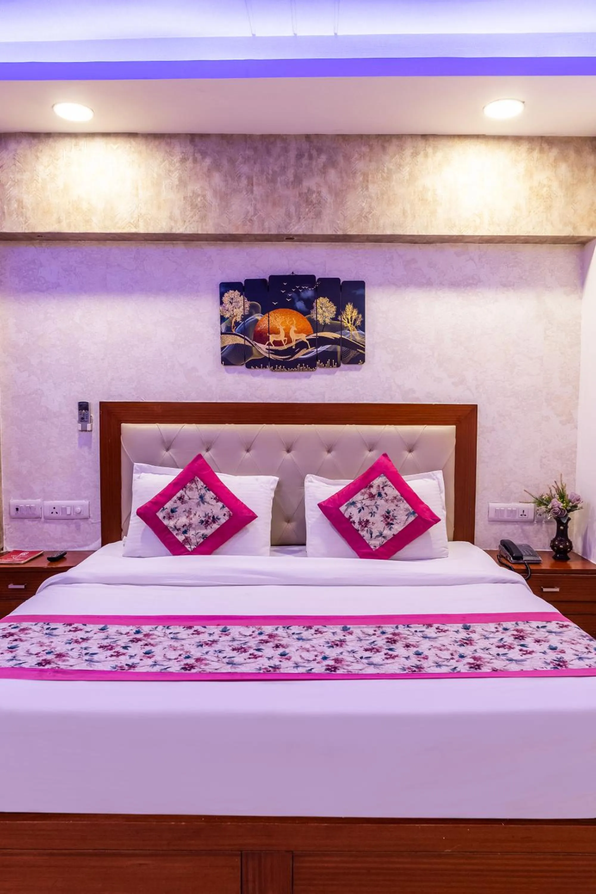 Bed in Hotel Emporio Near New Delhi Railway Station - Paharganj