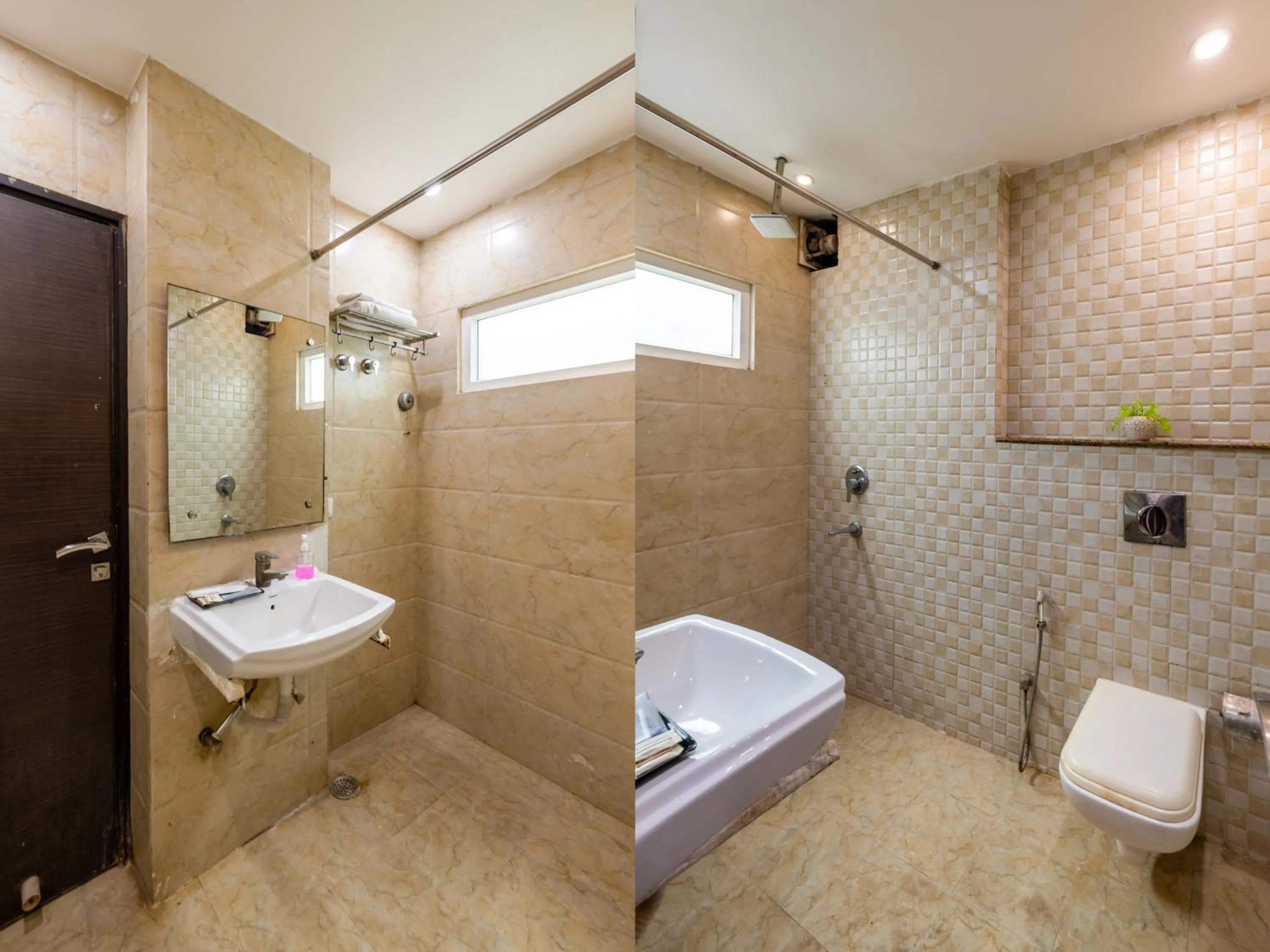 Shower in Hotel Emporio Near New Delhi Railway Station - Paharganj