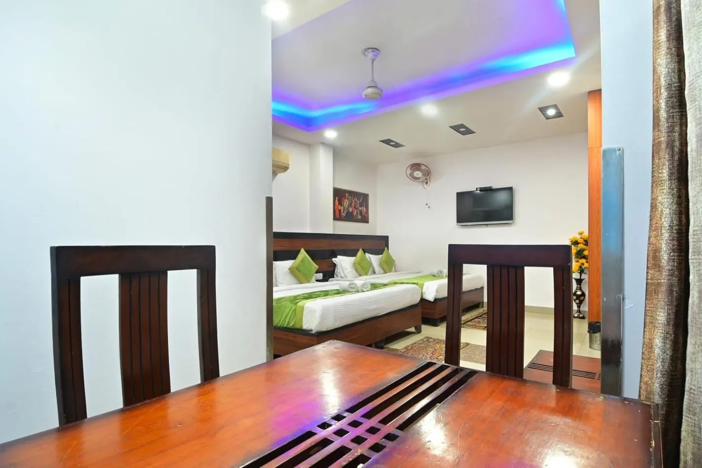 Bedroom, Bed in Hotel Emporio Near New Delhi Railway Station - Paharganj