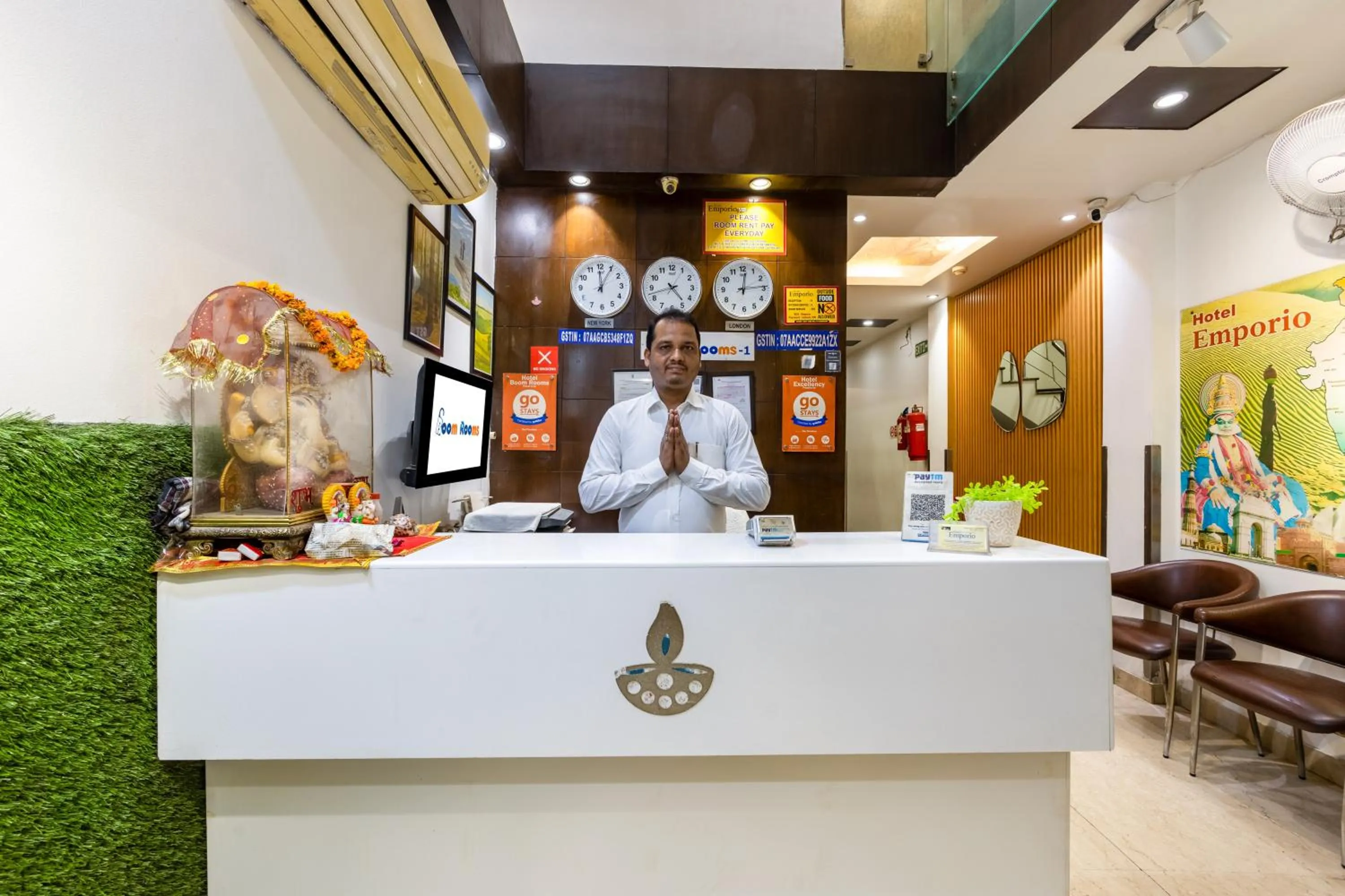 People in Hotel Emporio Near New Delhi Railway Station - Paharganj