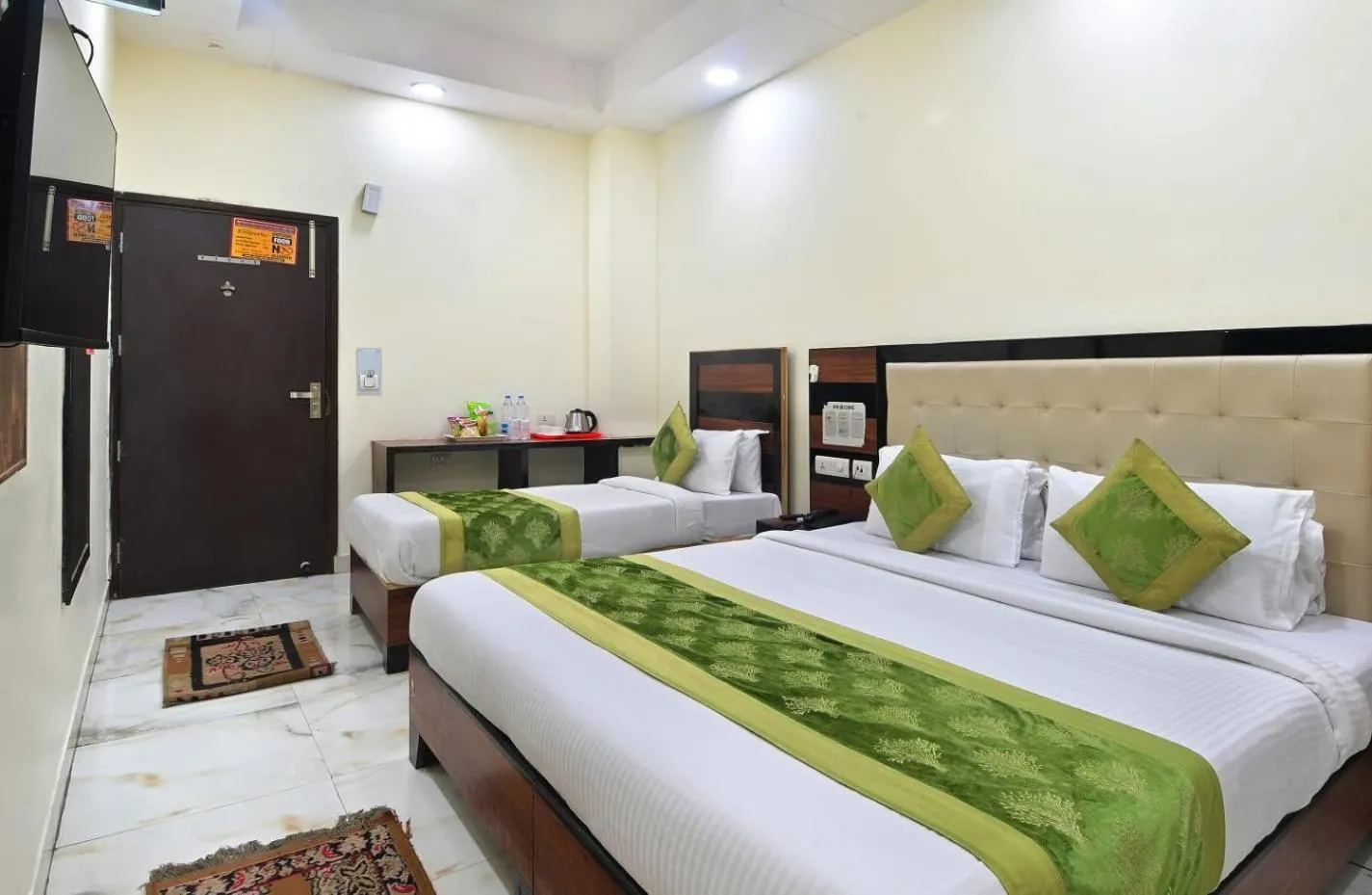 TV and multimedia, Bed in Hotel Emporio Near New Delhi Railway Station - Paharganj