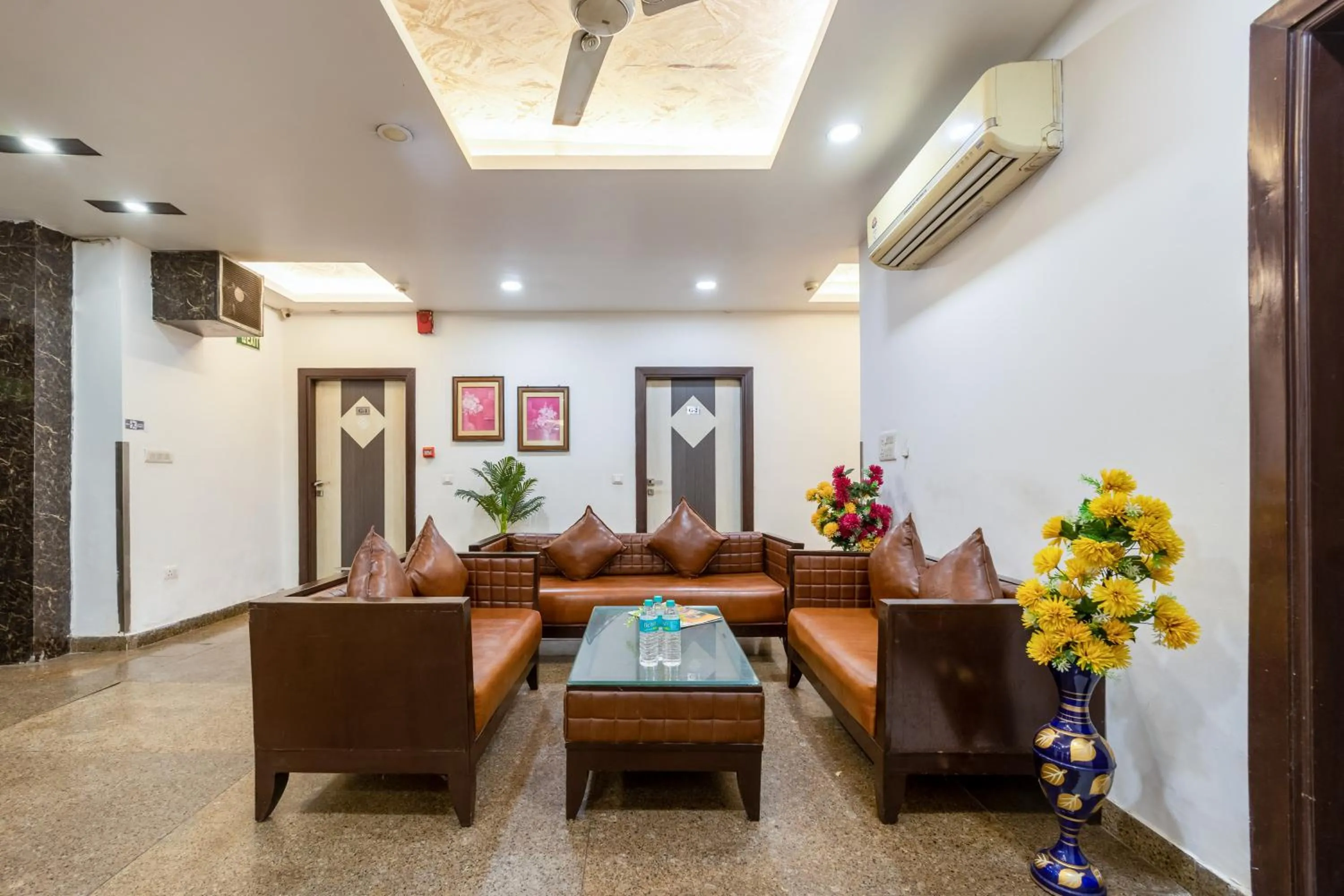 TV and multimedia in Hotel Emporio Near New Delhi Railway Station - Paharganj