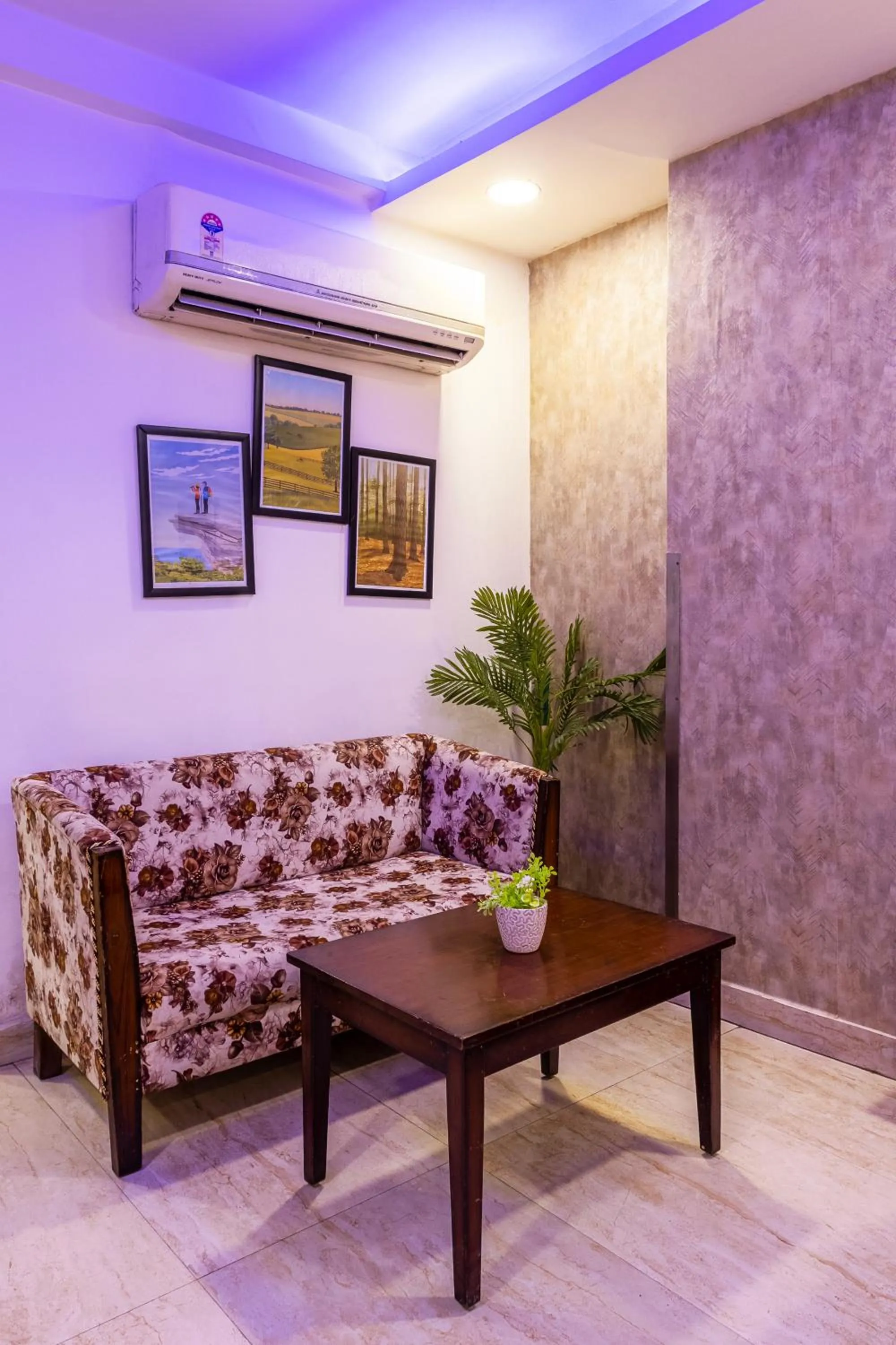 Seating area in Hotel Emporio Near New Delhi Railway Station - Paharganj