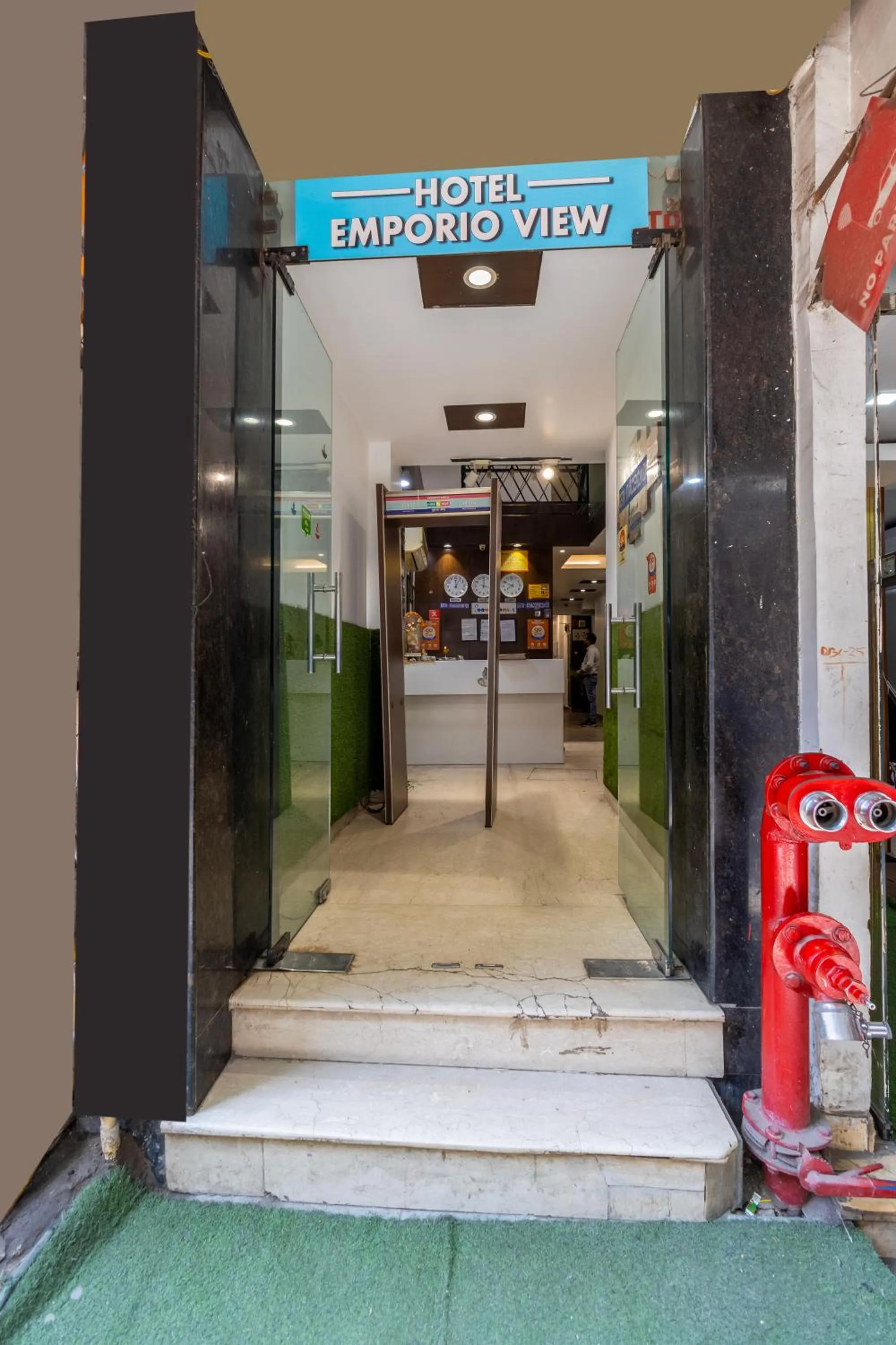 Facade/entrance in Hotel Emporio Near New Delhi Railway Station - Paharganj