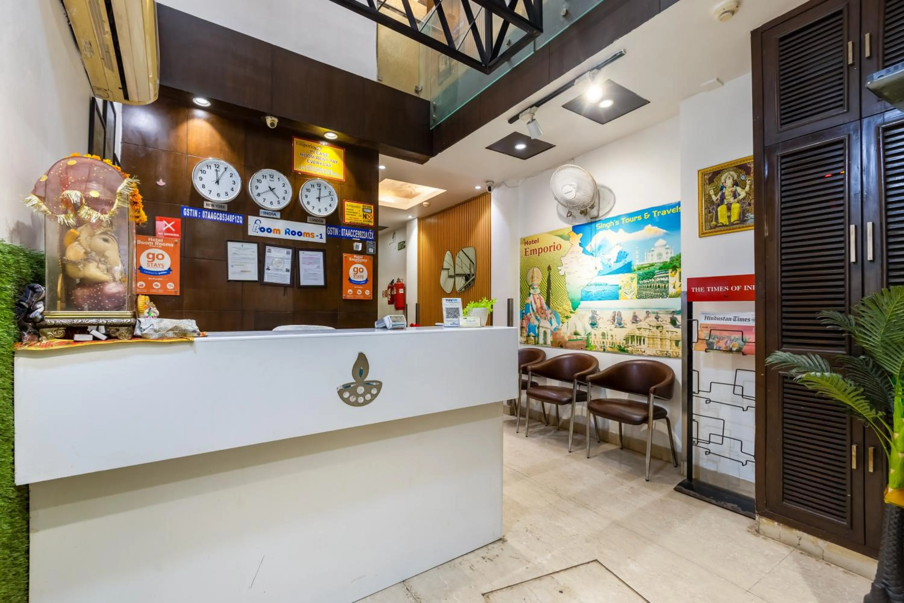 Facade/entrance in Hotel Emporio Near New Delhi Railway Station - Paharganj