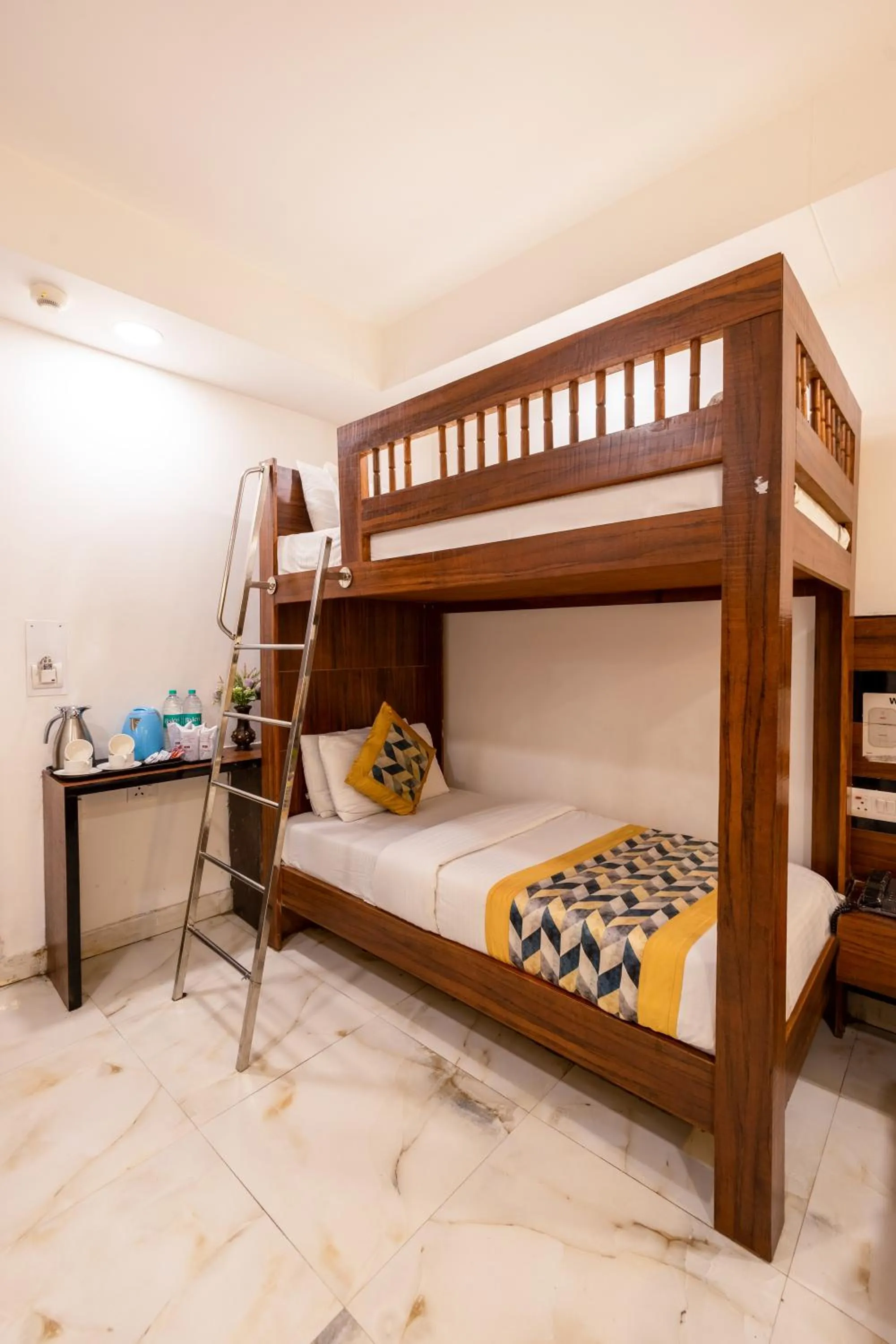 Bed in Hotel Emporio Near New Delhi Railway Station - Paharganj