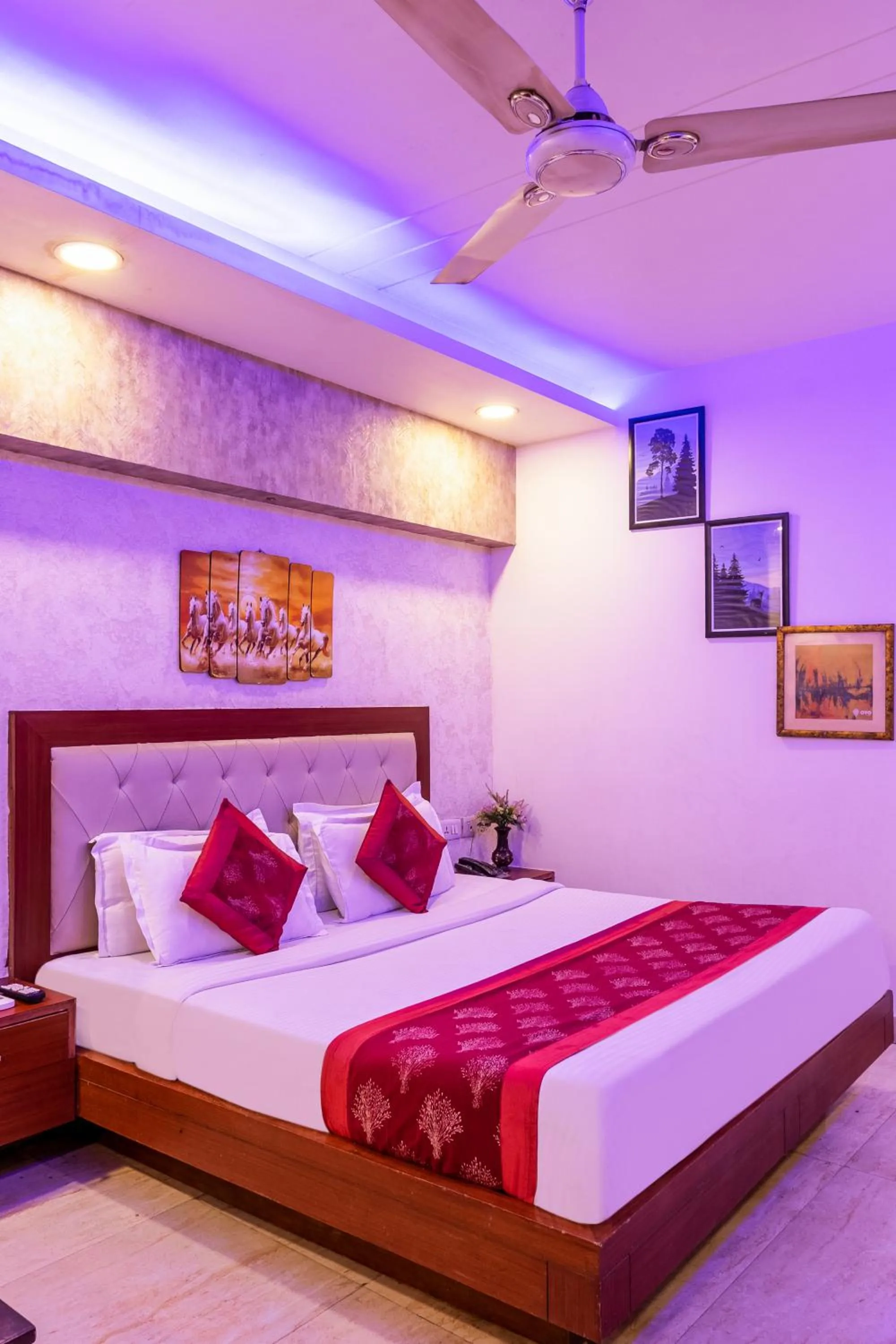 Photo of the whole room, Bed in Hotel Emporio Near New Delhi Railway Station - Paharganj