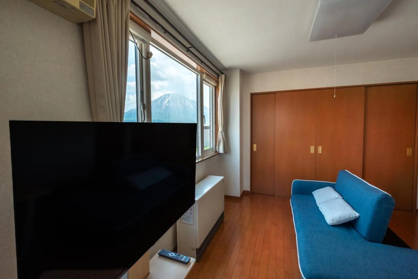 Communal lounge/ TV room in Ezo Fujiya Niseko House