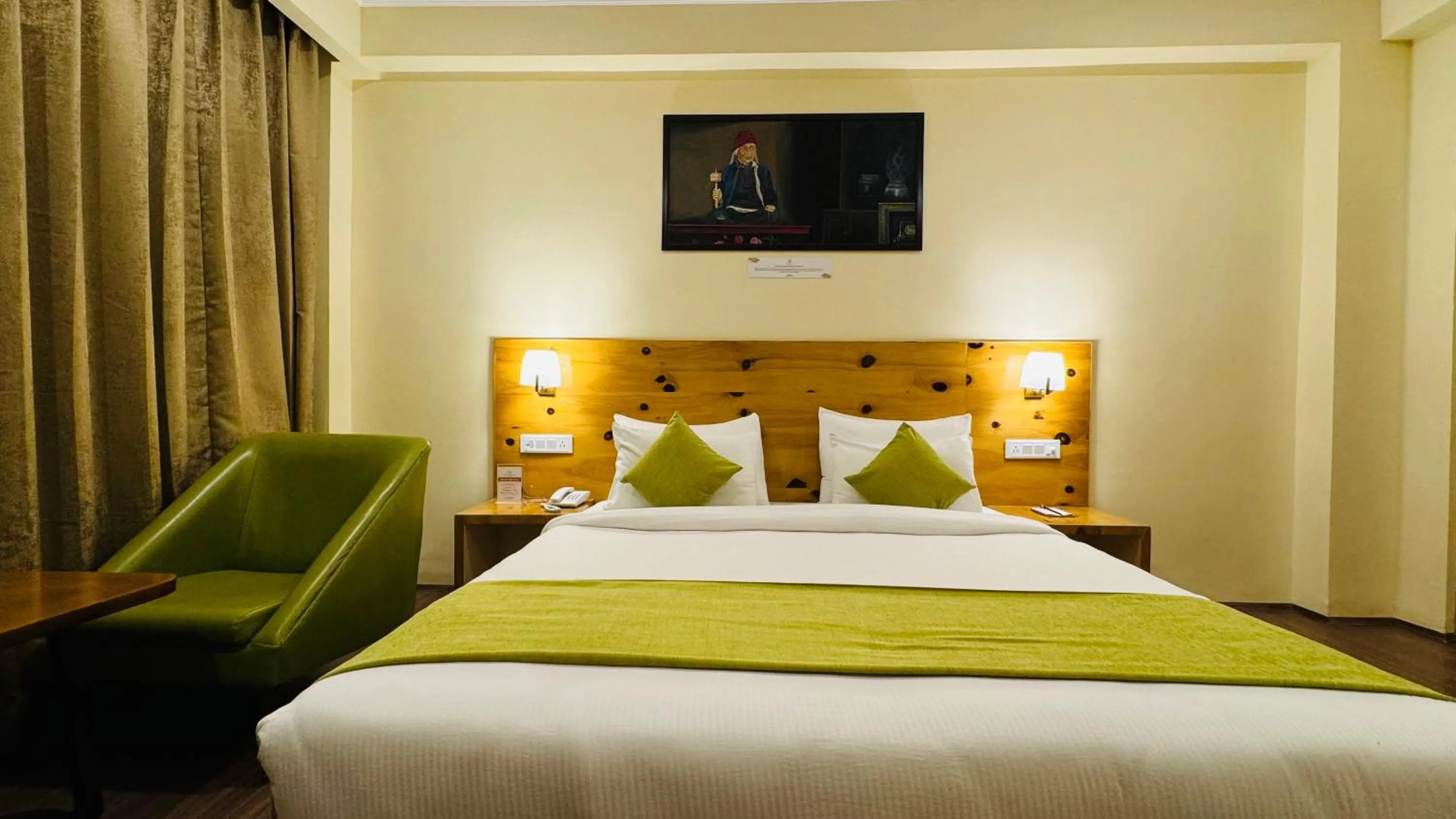 Bed in Crown Himalaya