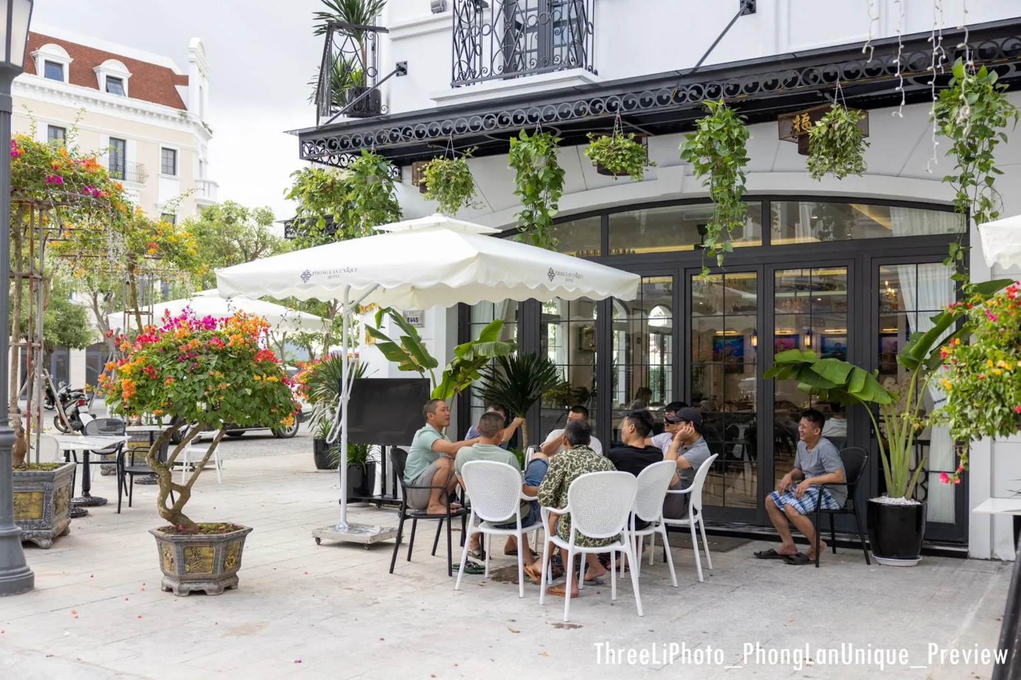 Restaurant/places to eat in Phong Lan Unique Hotel