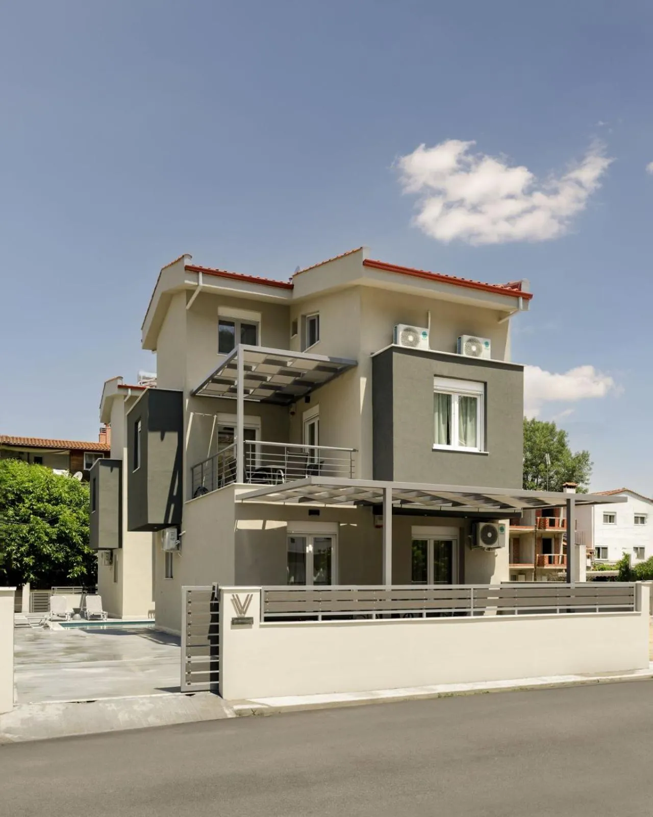 V Luxury Apartments with Pool