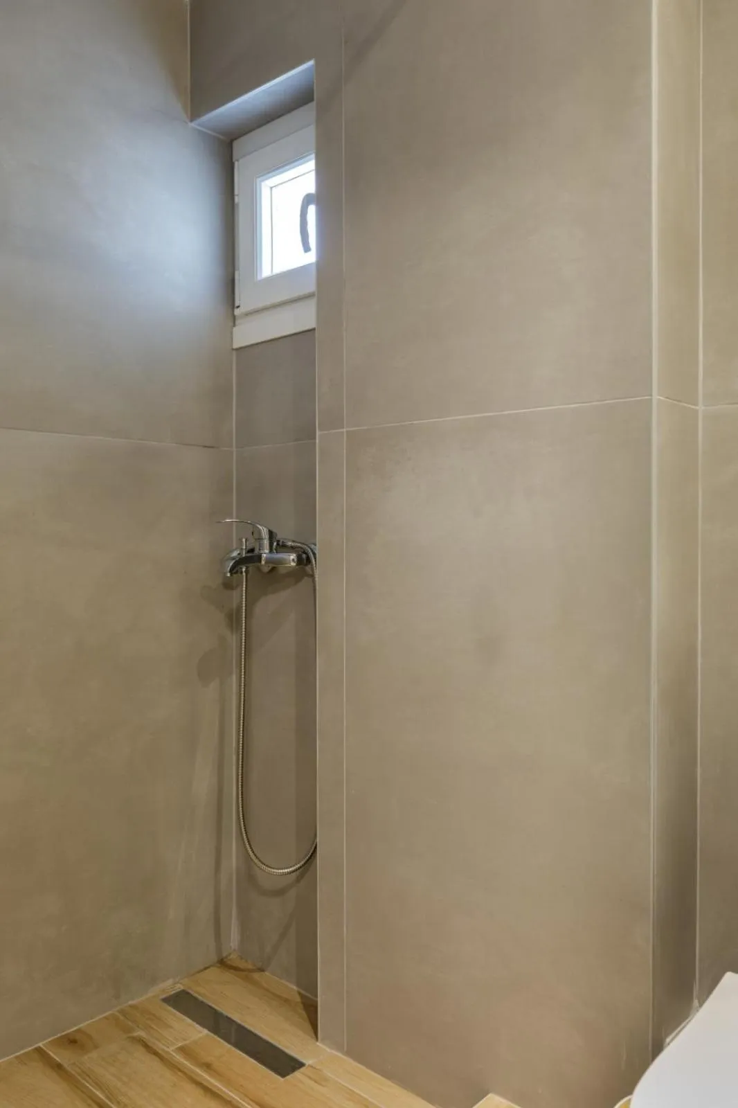 V Luxury Apartments with Pool