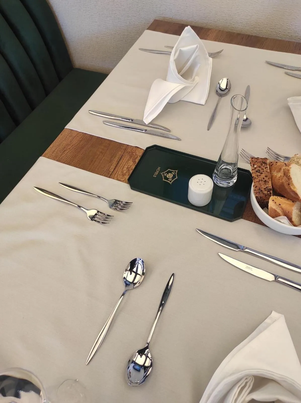 Restaurant/places to eat in AD Hotel Pont D'Hydra