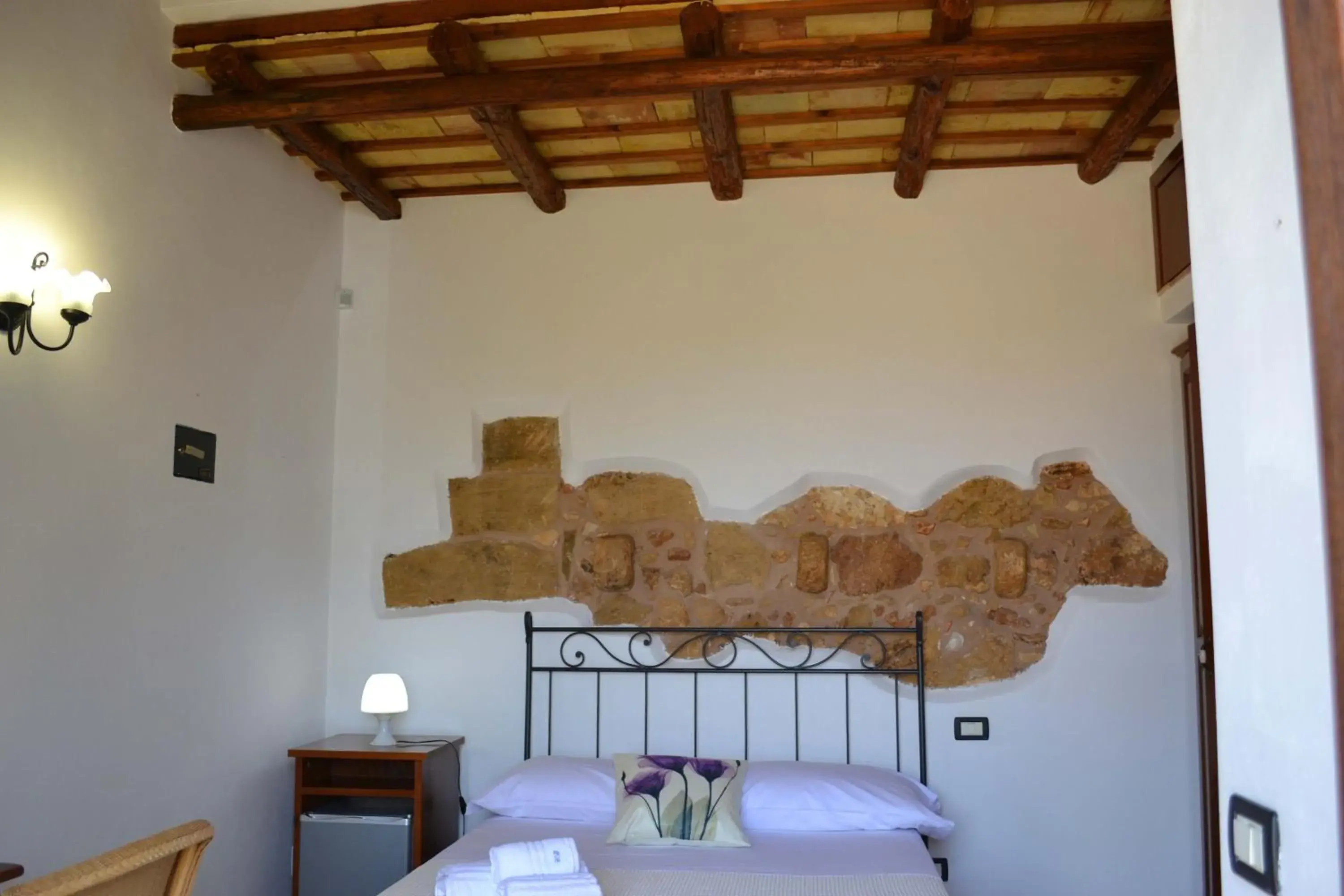 Double Room with Private Bathroom in HOTEL Cala Buguto Double Room with Private Bathroom in HOTEL Cala Buguto
