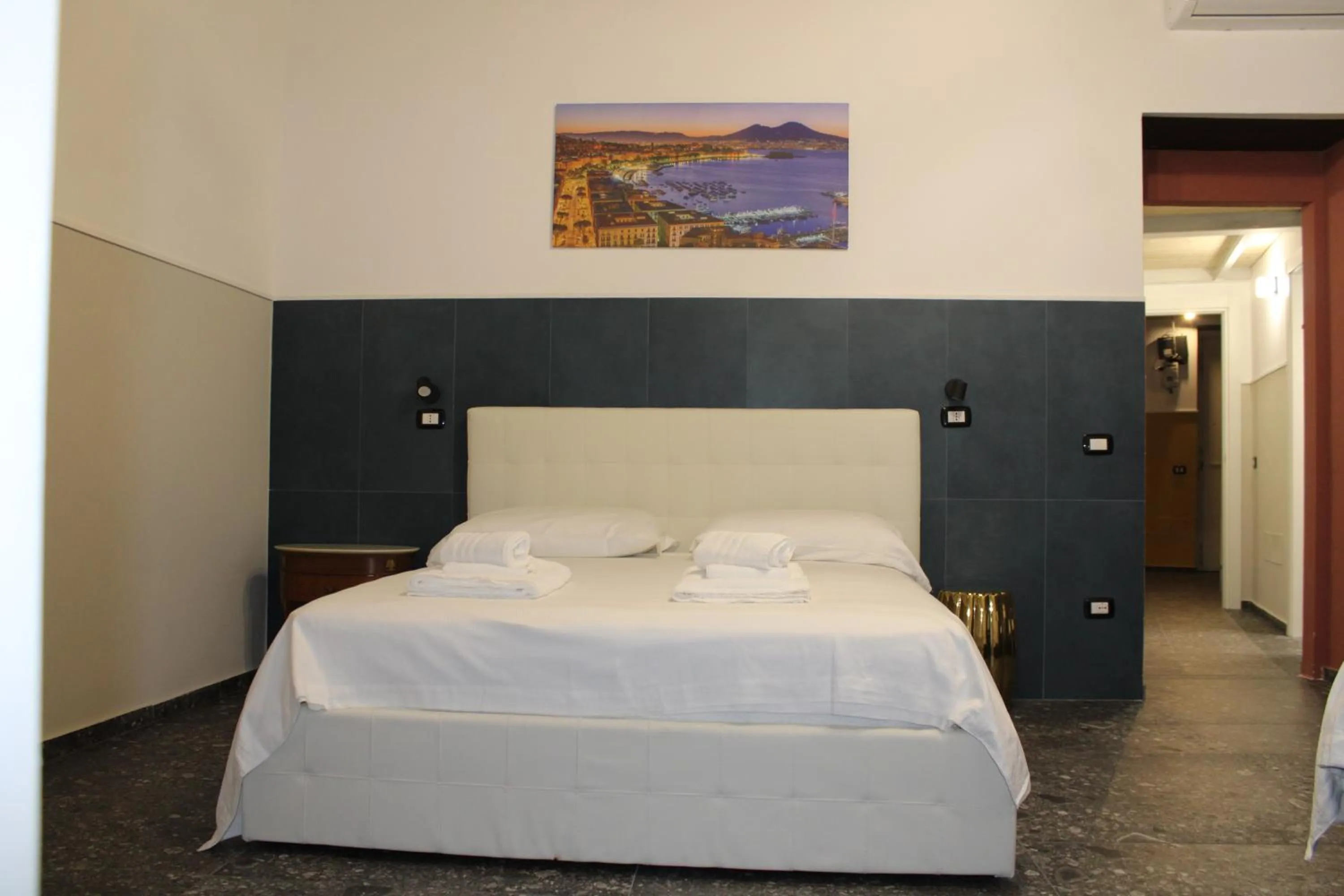 Photo of the whole room, Bed in La Suite del Centro Storico