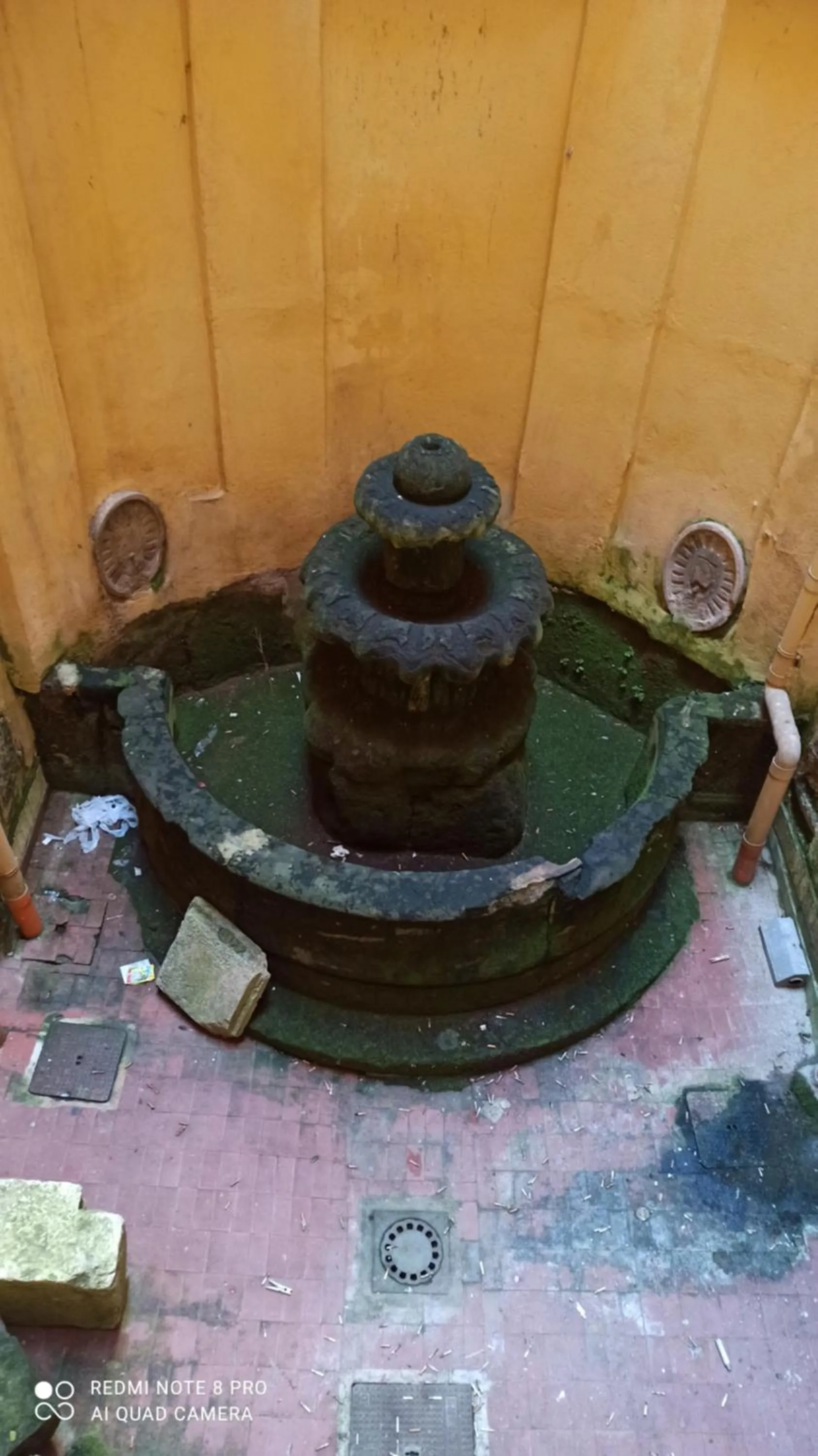 Inner courtyard view in La Suite del Centro Storico