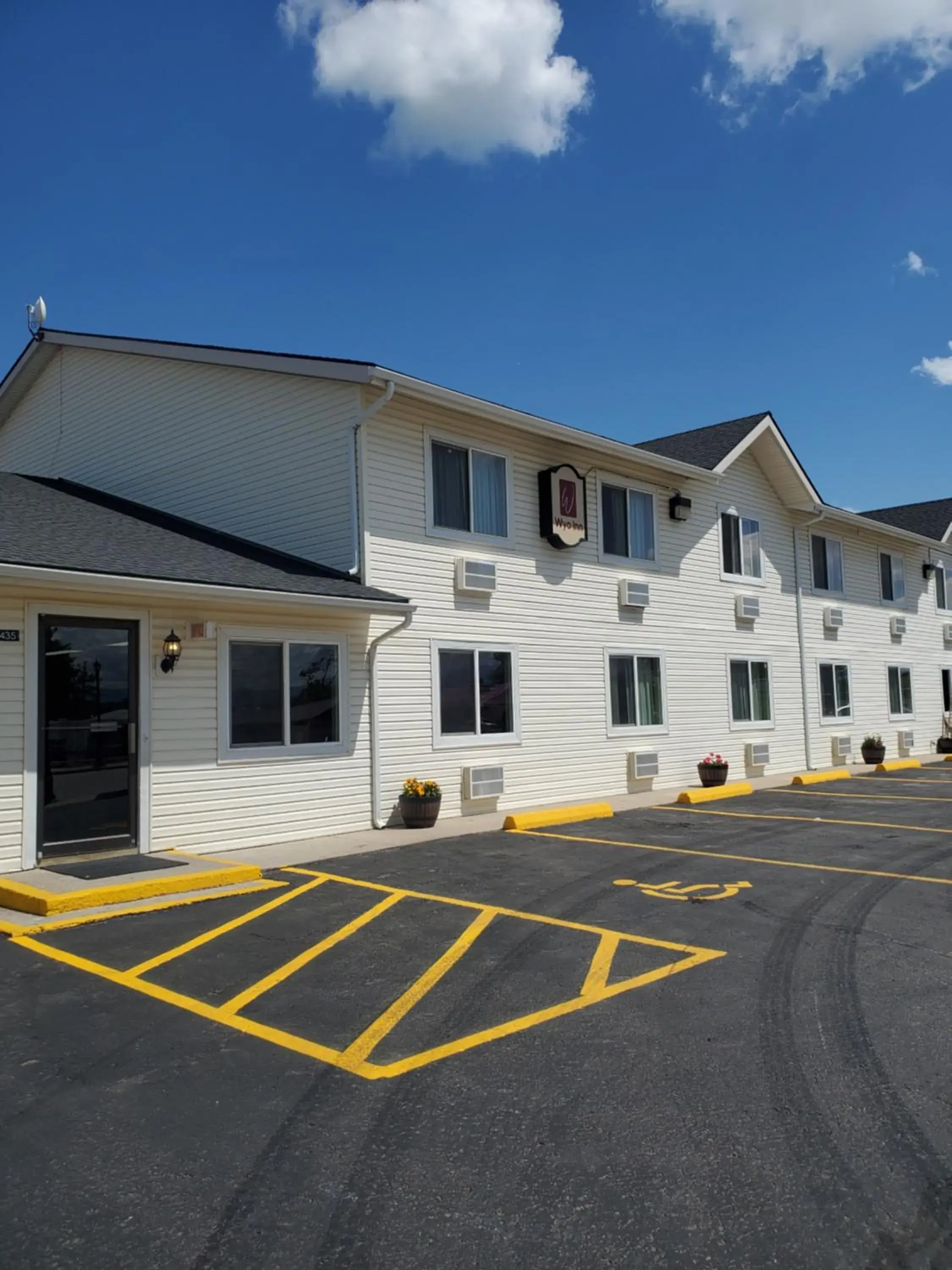 Property building in Wyo Inn Property building in Wyo Inn