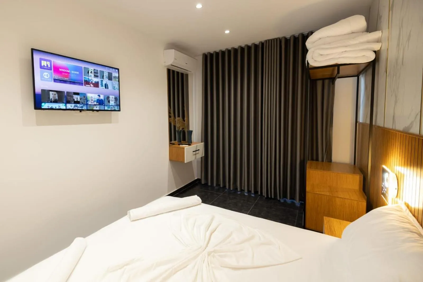 Bedroom in Aglon Twin's Hotel