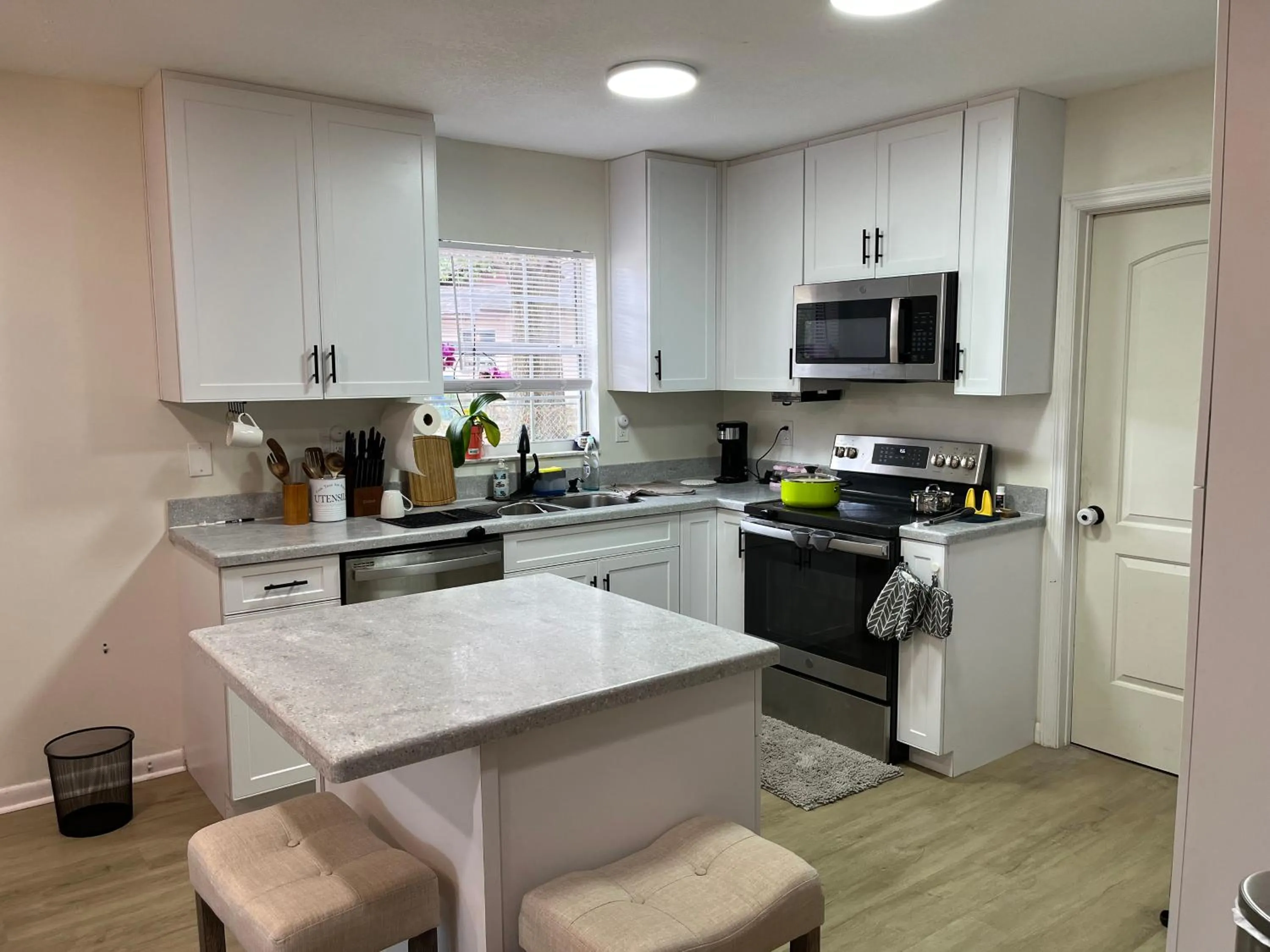 Coffee/tea facilities in ZenHomes in Brandon near Tampa Valrico Seffner