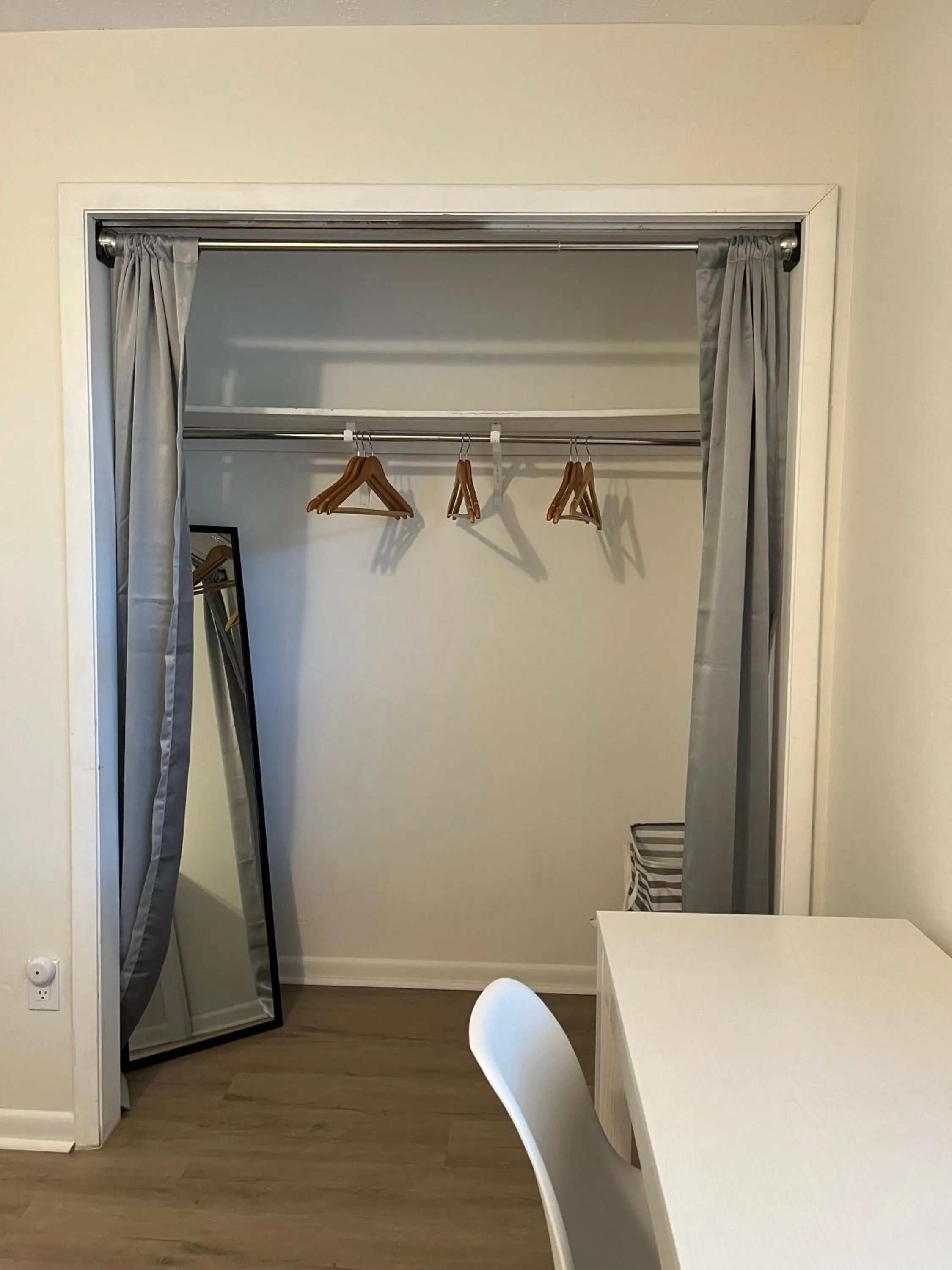 wardrobe, Bed in ZenHomes in Brandon near Tampa Valrico Seffner