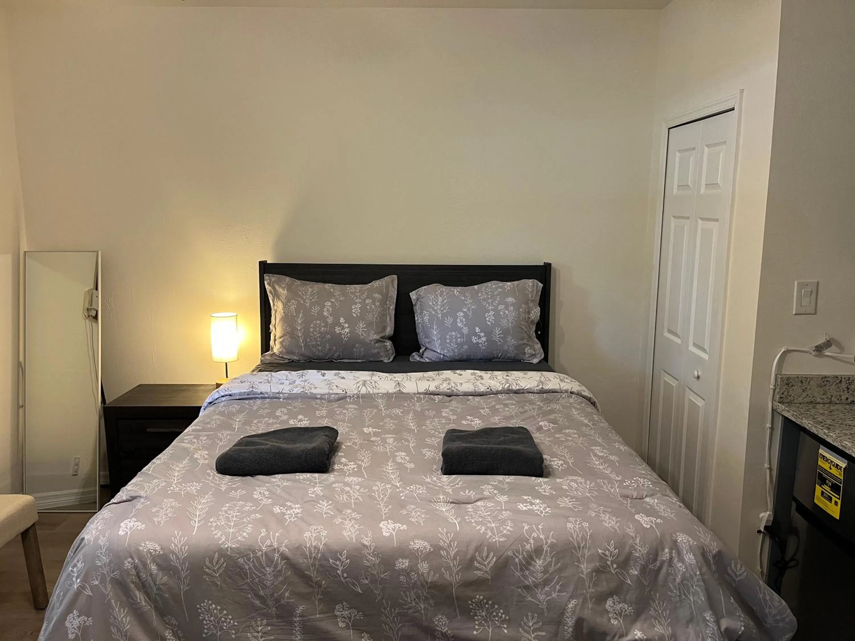 Bed in ZenHomes in Brandon near Tampa Valrico Seffner