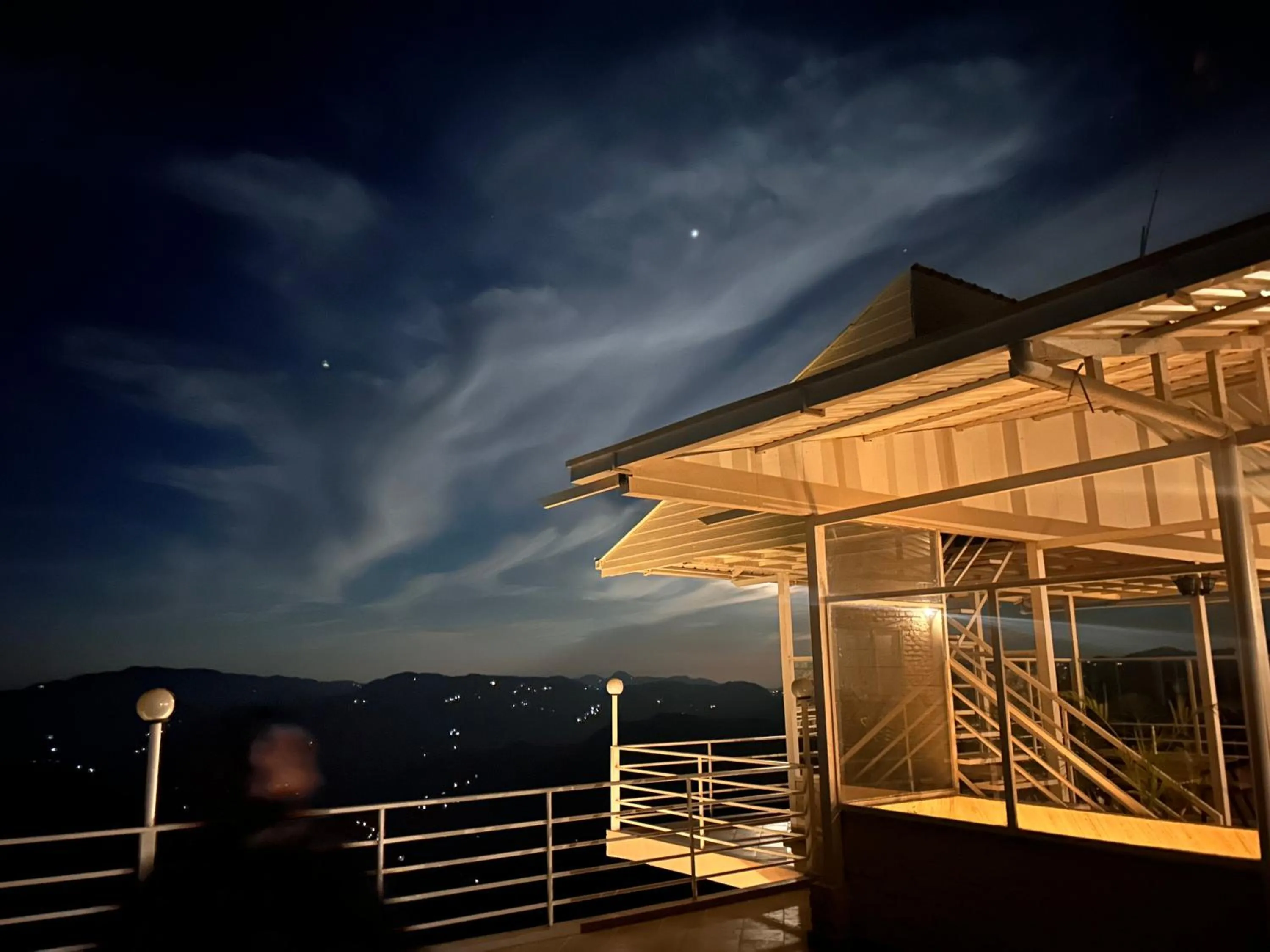 Night in Onehouse Resort Lansdowne