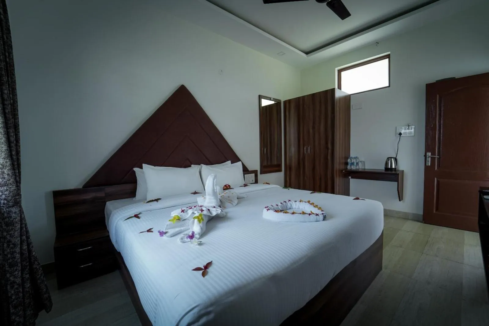 Bedroom, Bed in Tranquil Revtree Resort