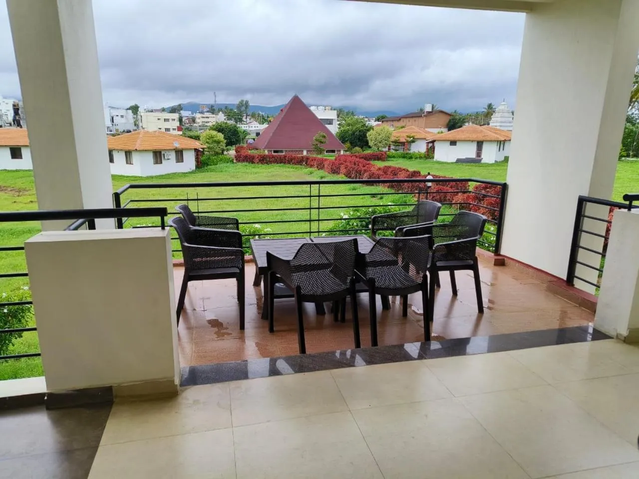 Seating area in Tranquil Revtree Resort