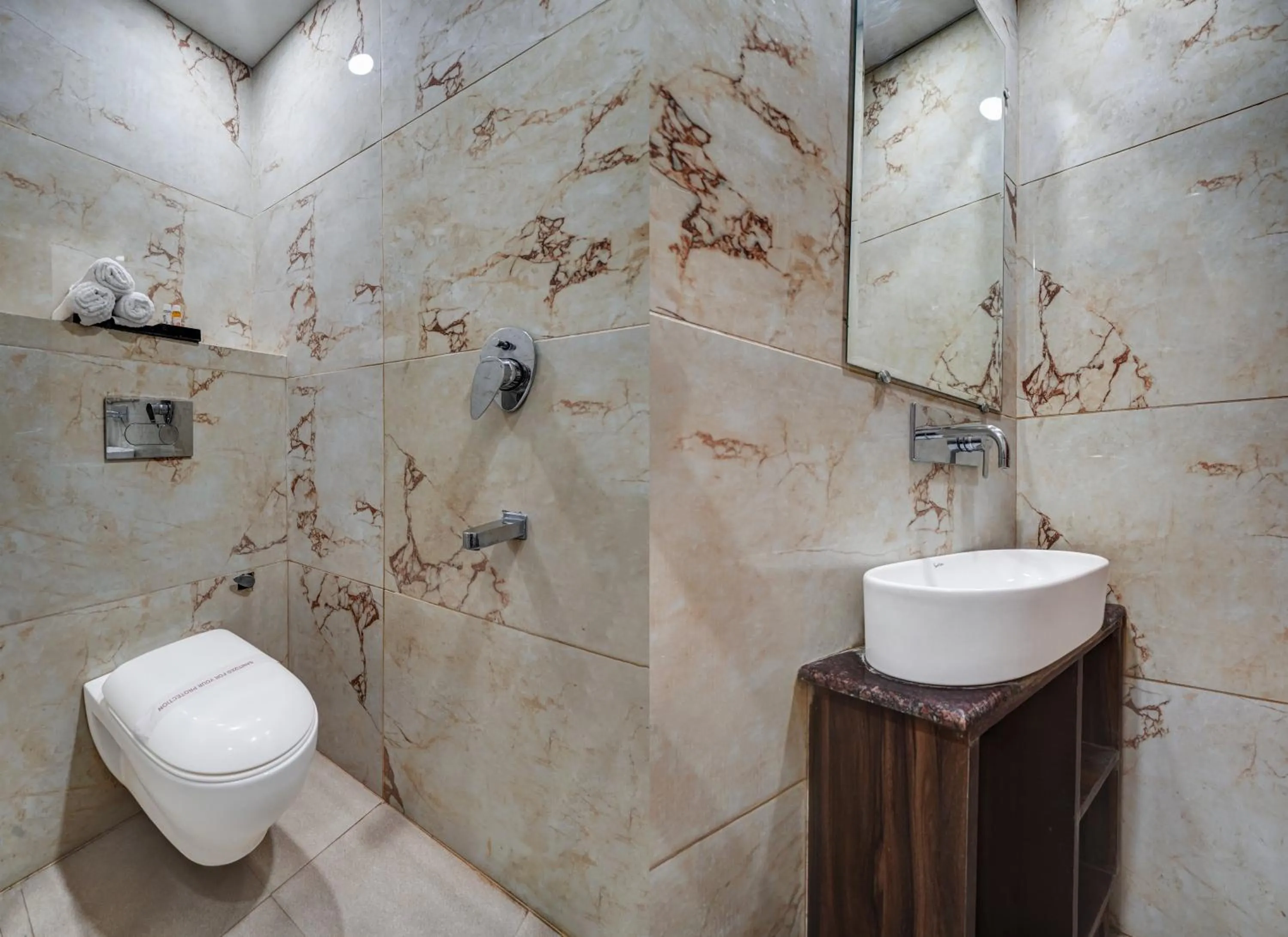 Bathroom in Hotel Royal Rosette Near New Delhi Railway Station - Connaught Place and VFS