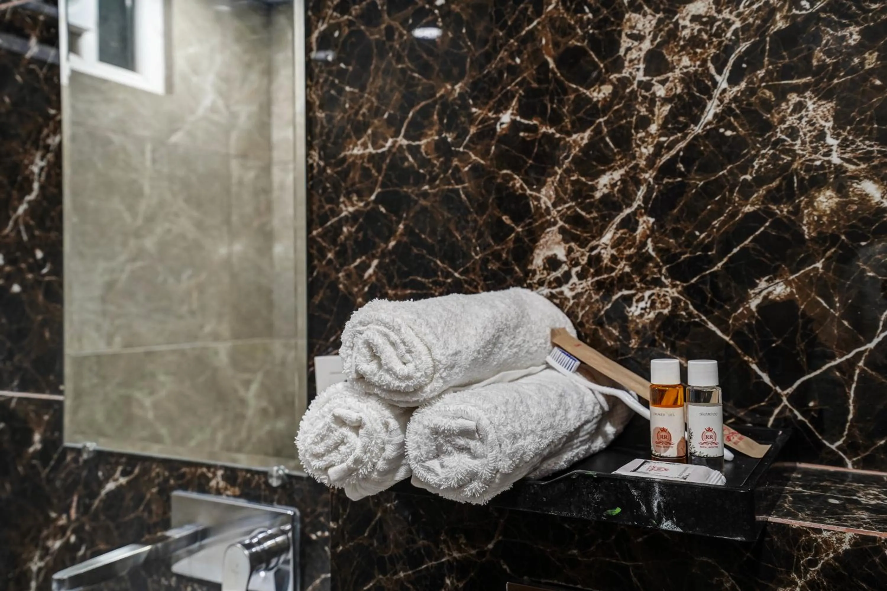 Bathroom in Hotel Royal Rosette Near New Delhi Railway Station - Connaught Place and VFS