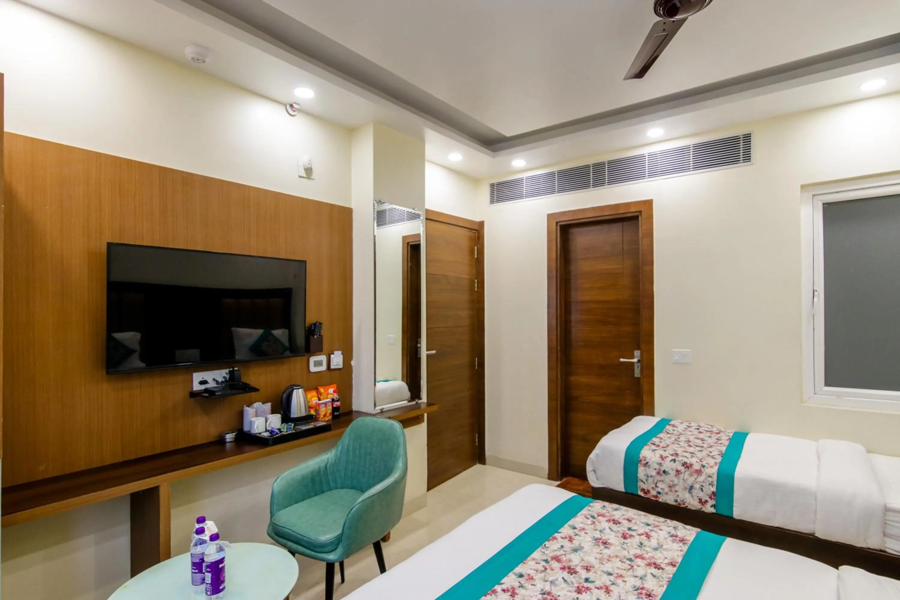 TV and multimedia, Bed in Hotel Royal Rosette Near New Delhi Railway Station - Connaught Place and VFS