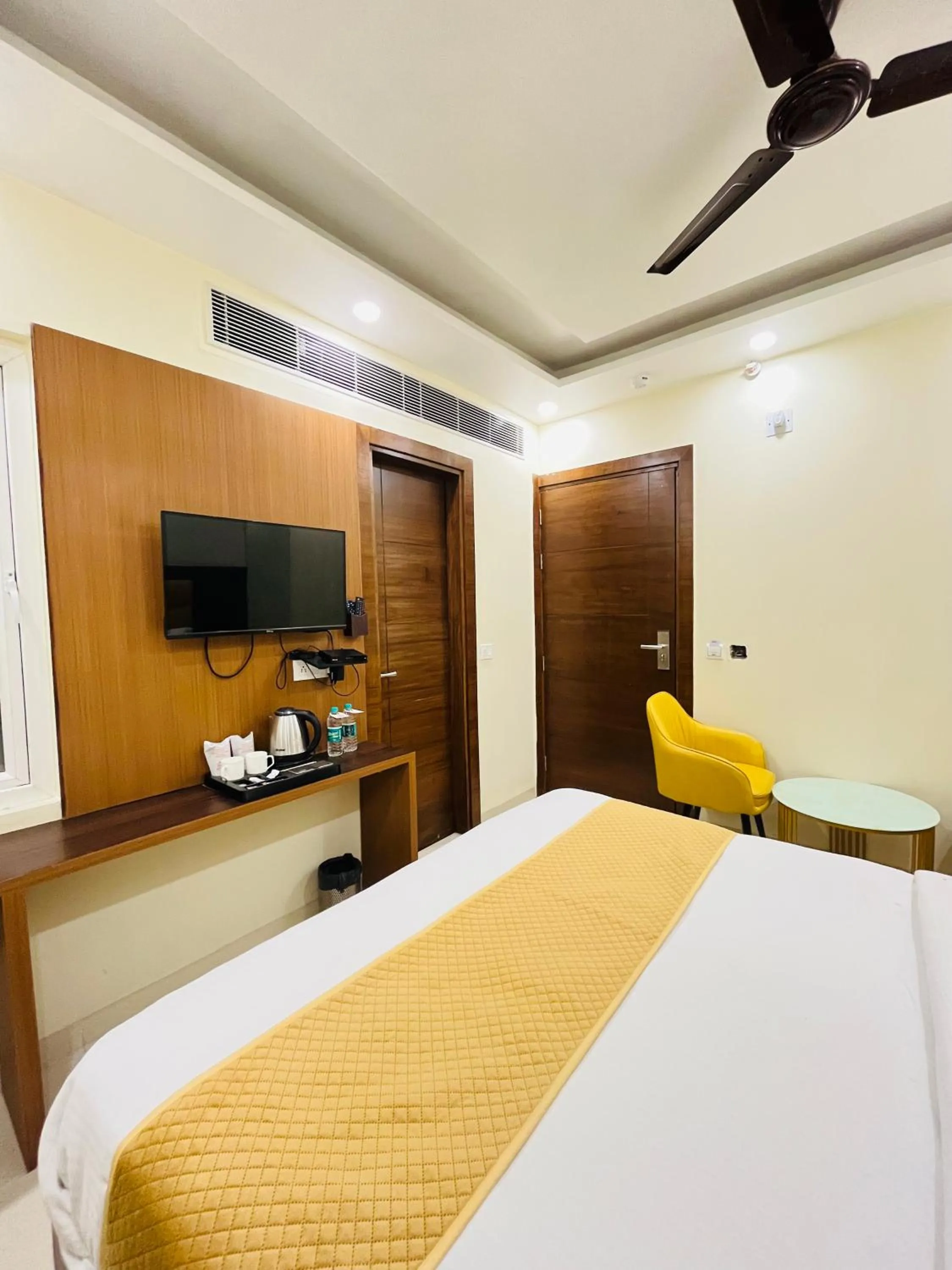 TV and multimedia, Bed in Hotel Royal Rosette Near New Delhi Railway Station - Connaught Place and VFS