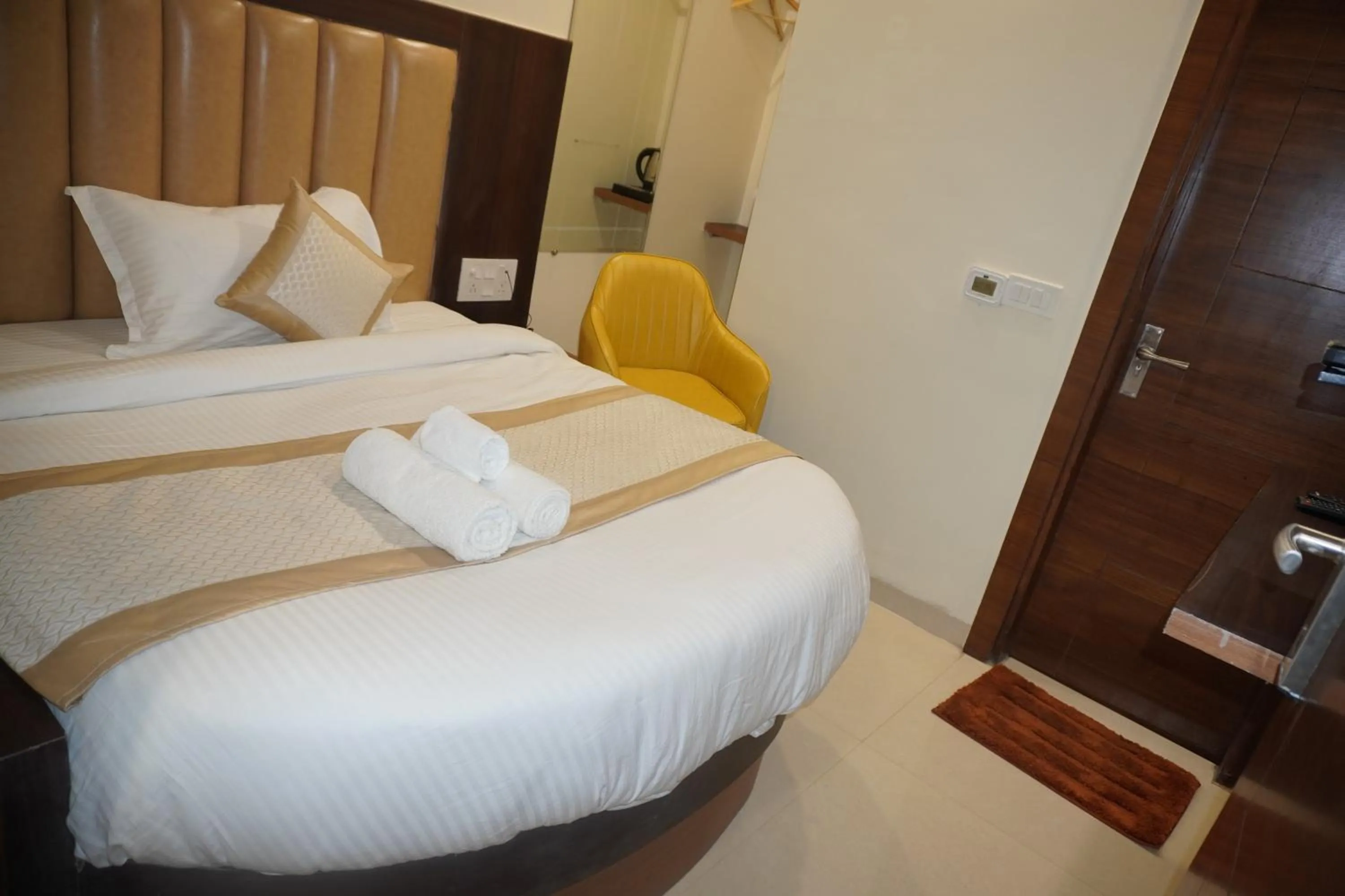 Bed in Hotel Royal Rosette Near New Delhi Railway Station - Connaught Place and VFS