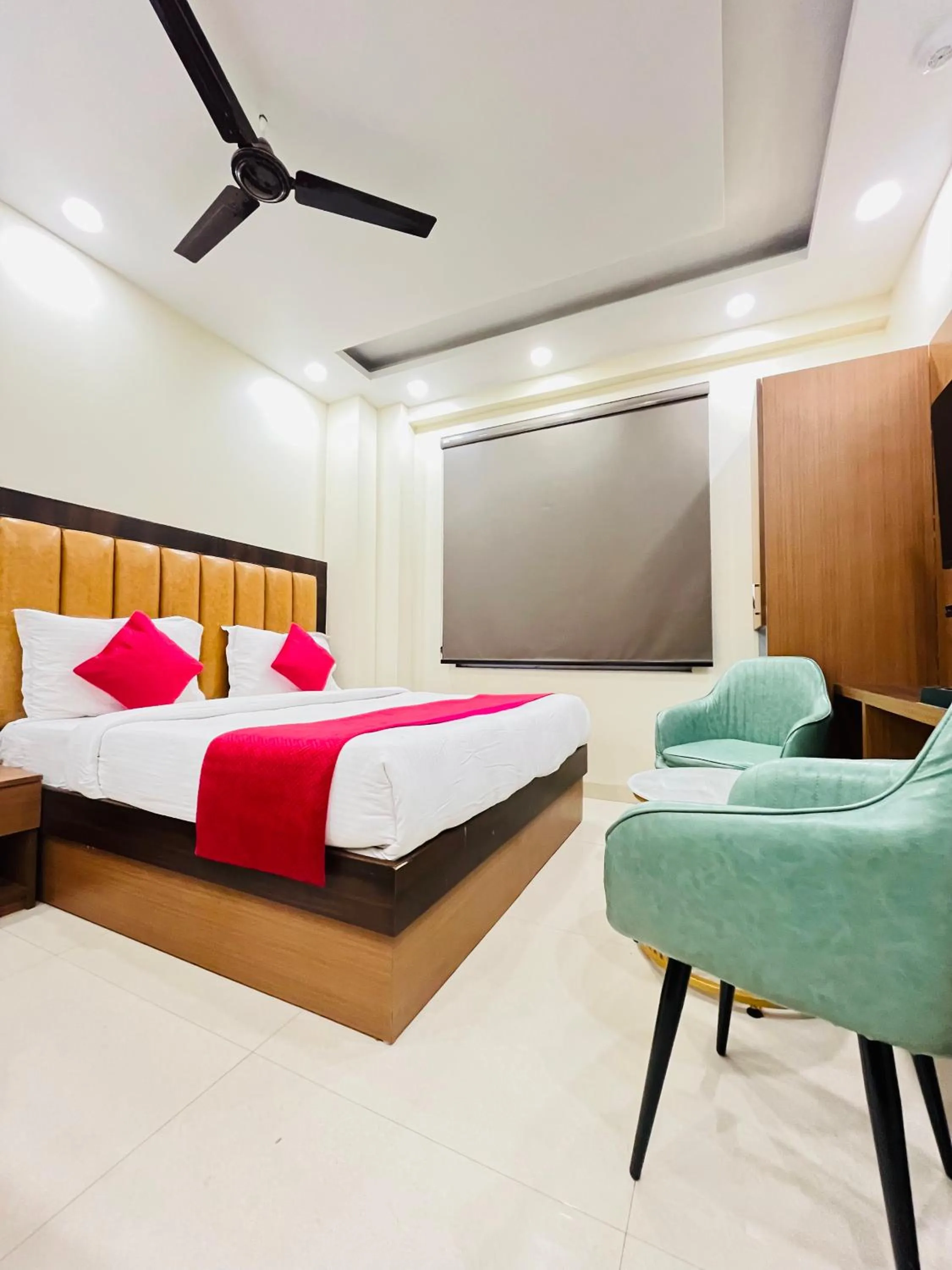 Bed in Hotel Royal Rosette Near New Delhi Railway Station - Connaught Place and VFS