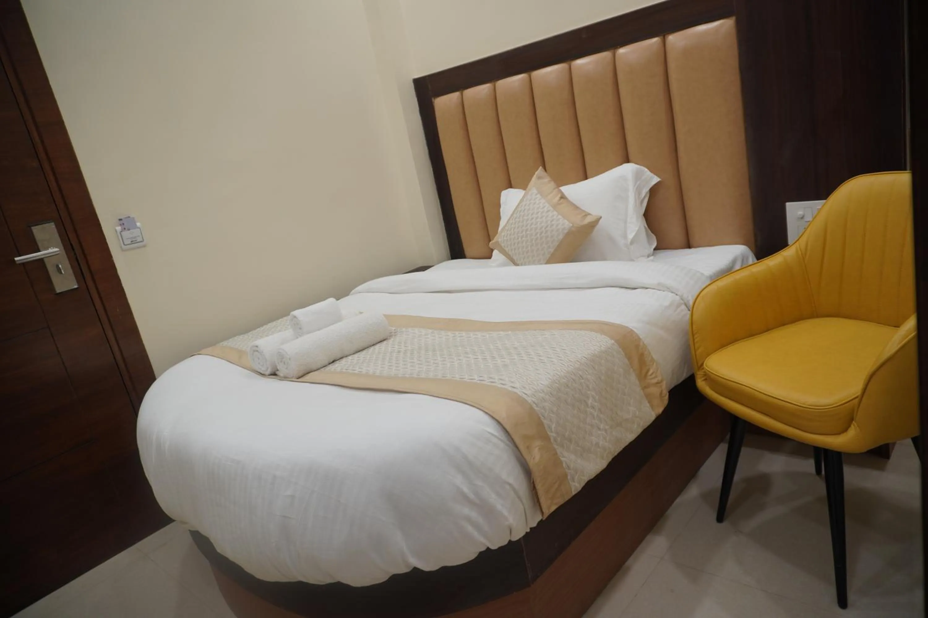 Bed in Hotel Royal Rosette Near New Delhi Railway Station - Connaught Place and VFS