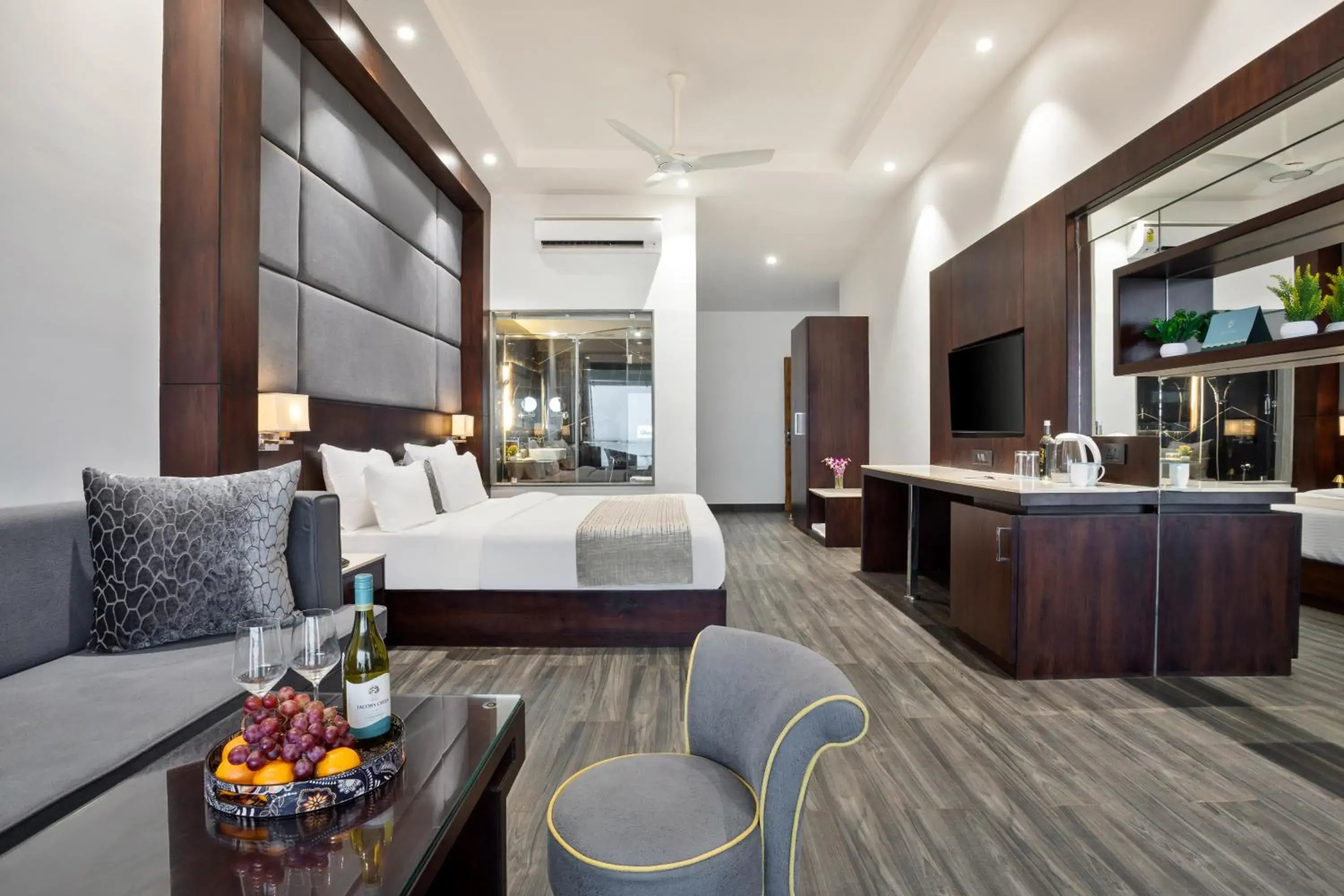 Deluxe Room with Balcony - single occupancy in TAN-N-SAND Deluxe Room with Balcony - single occupancy in TAN-N-SAND