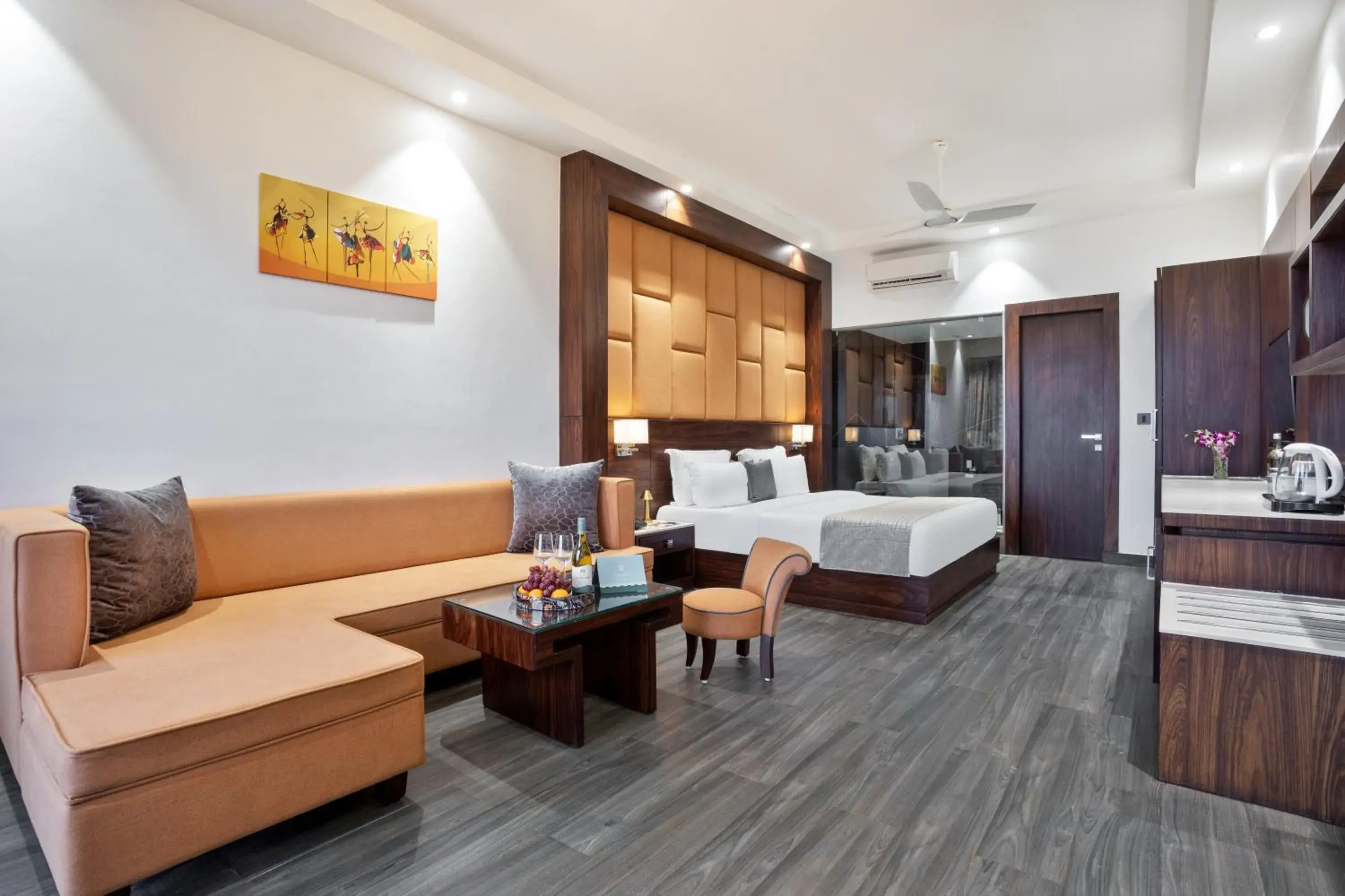 Deluxe Room with Jacuzzi - single occupancy in TAN-N-SAND Deluxe Room with Jacuzzi - single occupancy in TAN-N-SAND