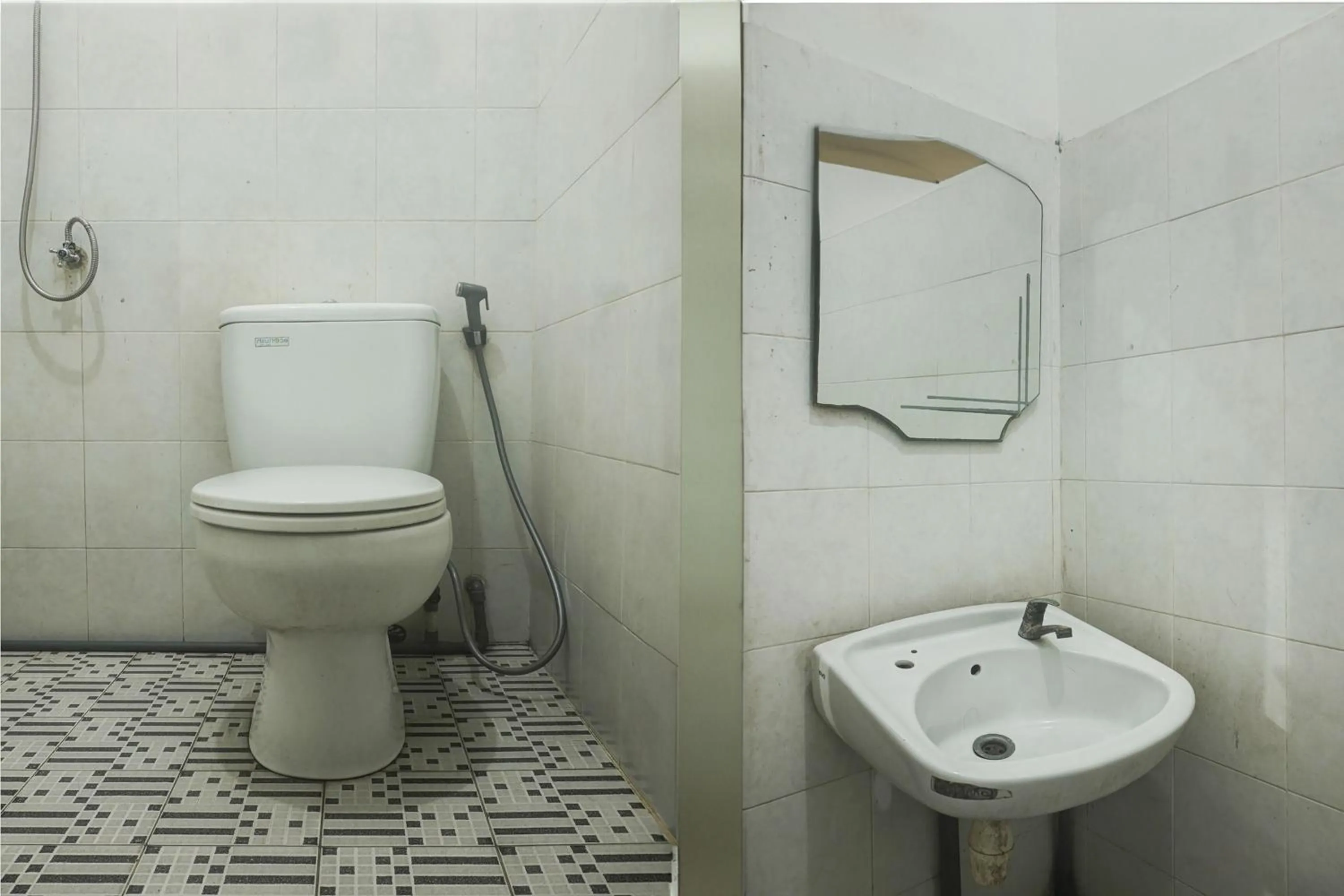 Bathroom in Hotel O Wisma Padi Syariah PanyipatanNearWisata Gunung Birah