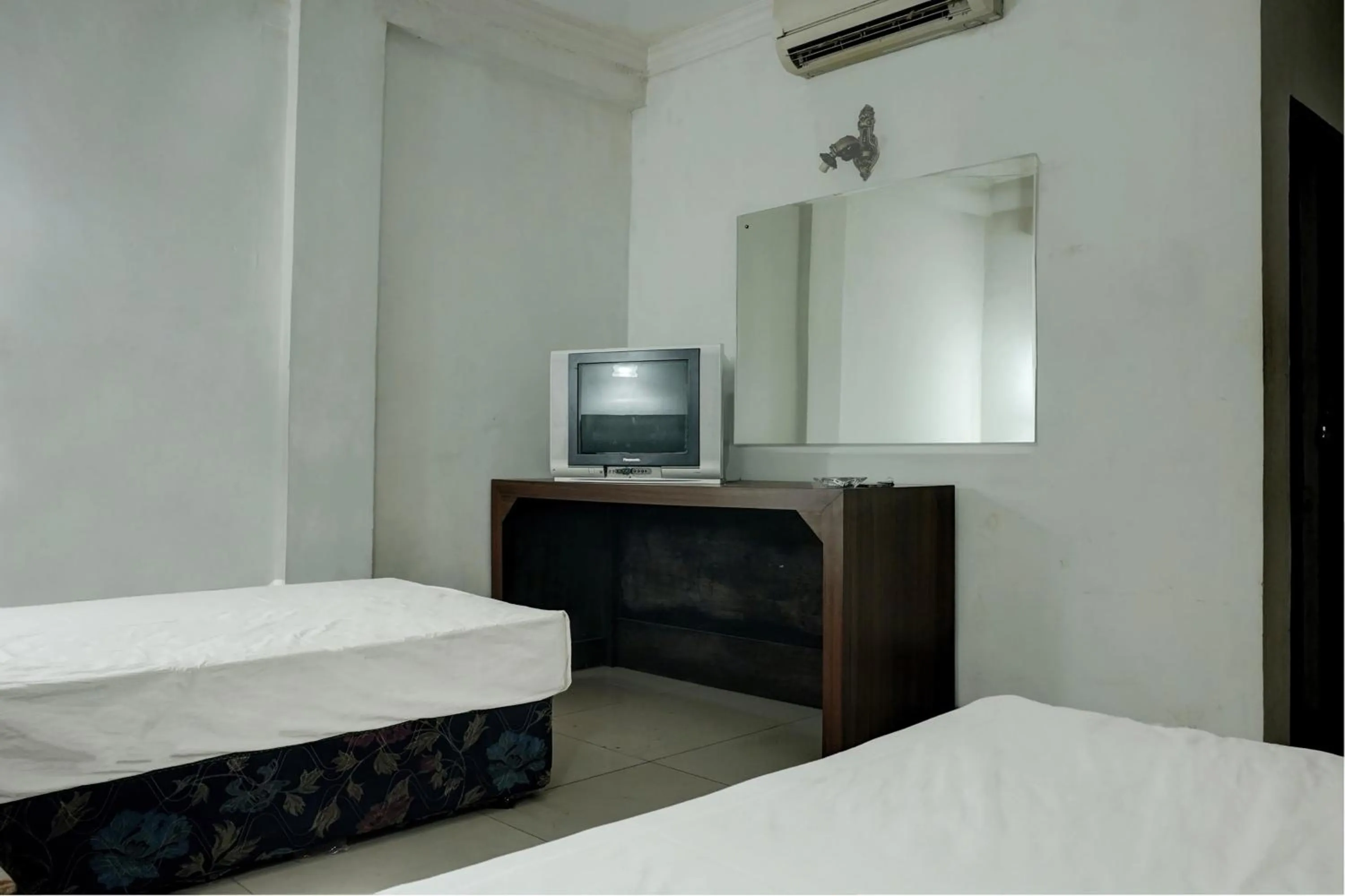 Bedroom, Bed in Hotel O Wisma Padi Syariah PanyipatanNearWisata Gunung Birah