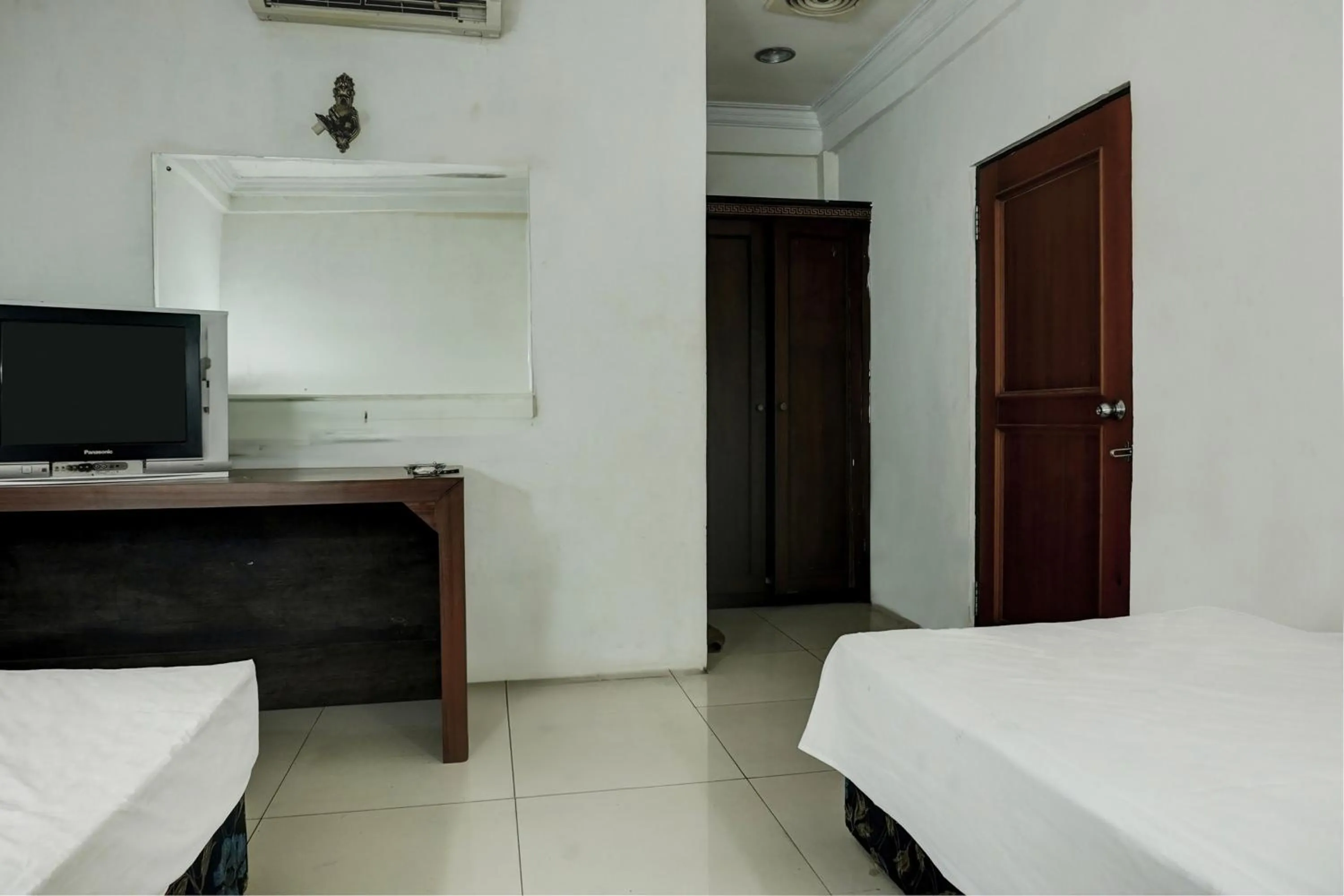Bedroom, Bed in Hotel O Wisma Padi Syariah PanyipatanNearWisata Gunung Birah