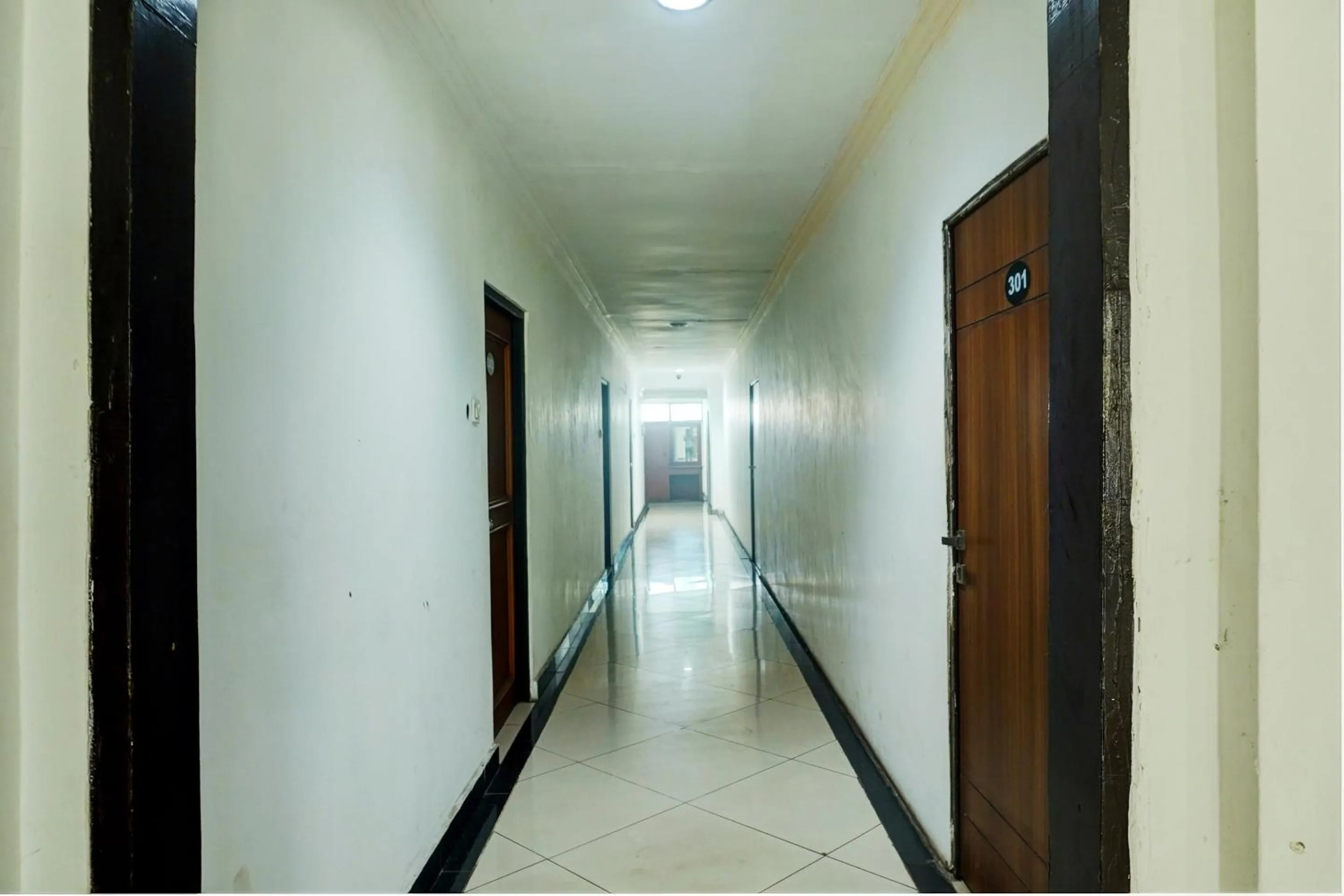 Lobby or reception in Hotel O Wisma Padi Syariah PanyipatanNearWisata Gunung Birah