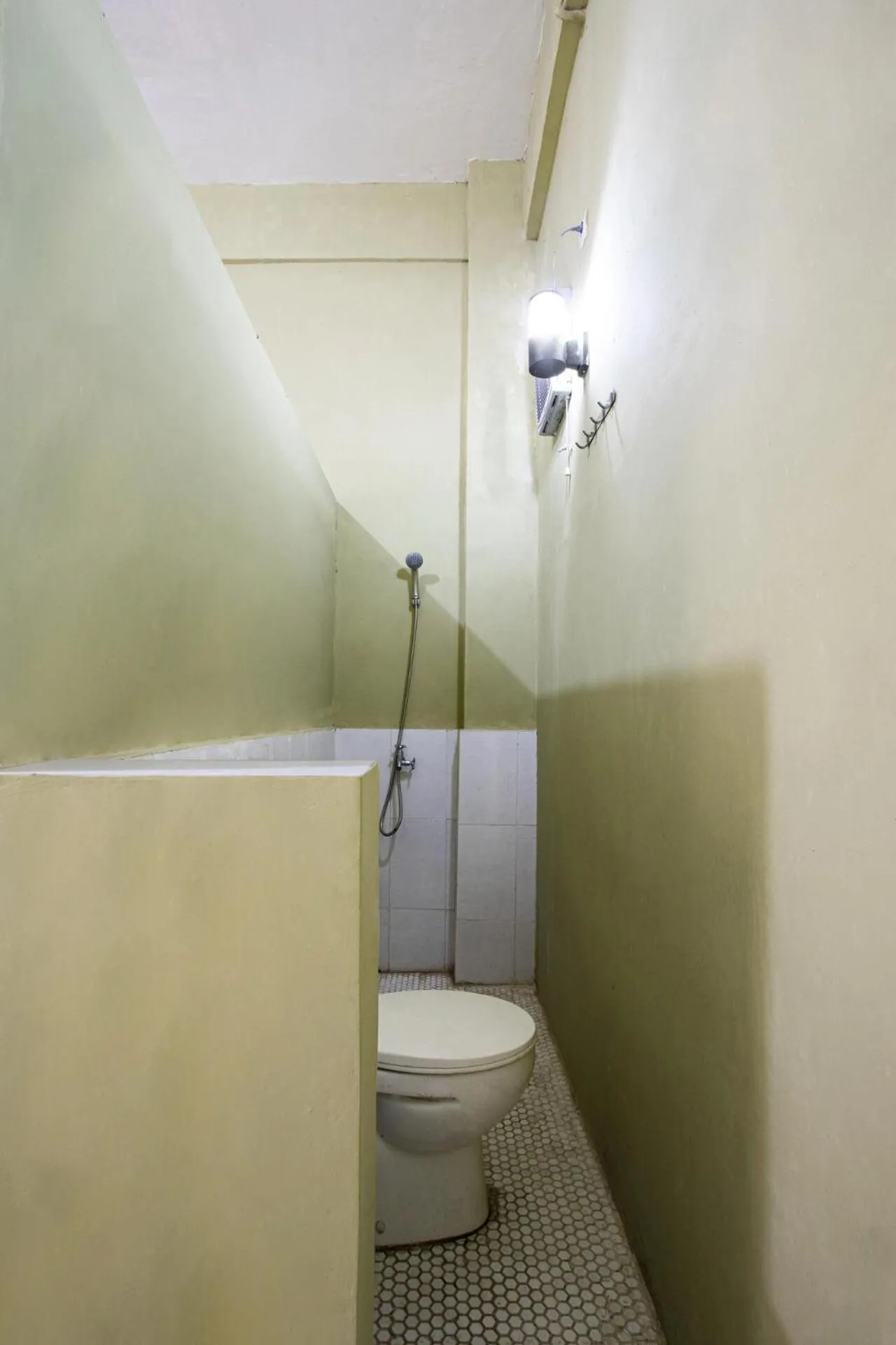 Bathroom in Hotel O Onong's Homestay Near Dodikjur Rindam XIII/Merdeka