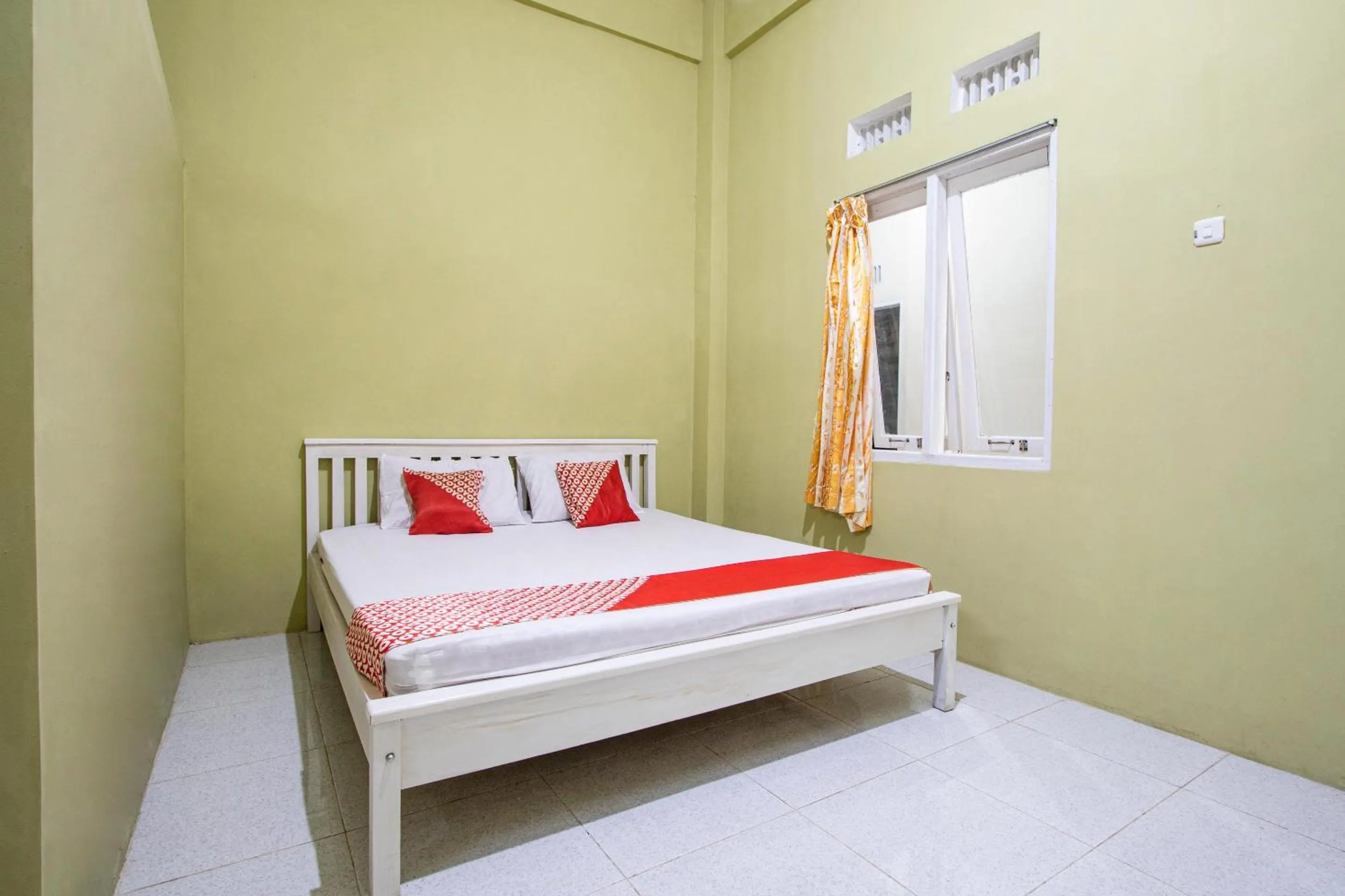 Bedroom, Bed in Hotel O Onong's Homestay Near Dodikjur Rindam XIII/Merdeka