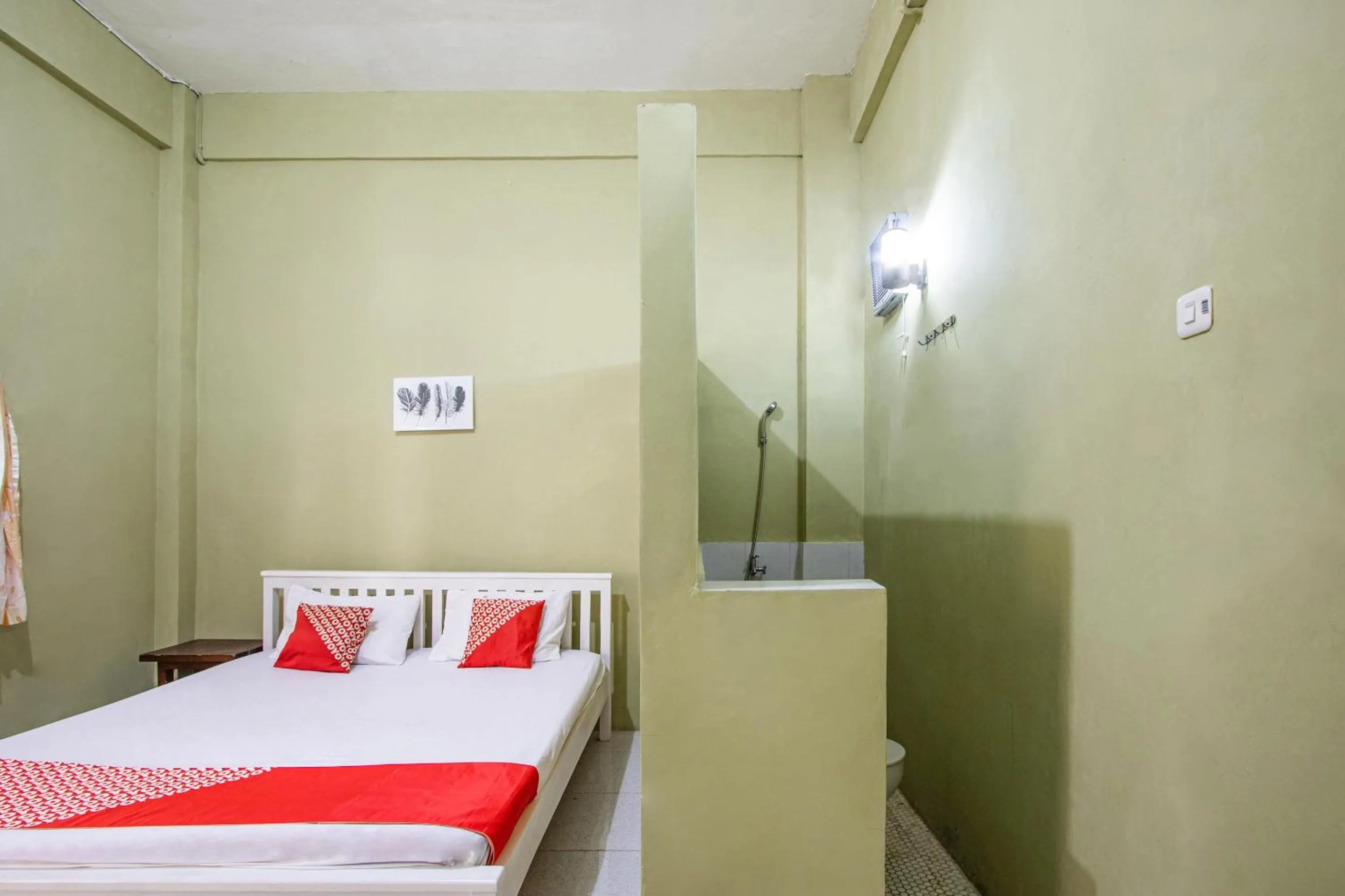 Bedroom, Bed in Hotel O Onong's Homestay Near Dodikjur Rindam XIII/Merdeka